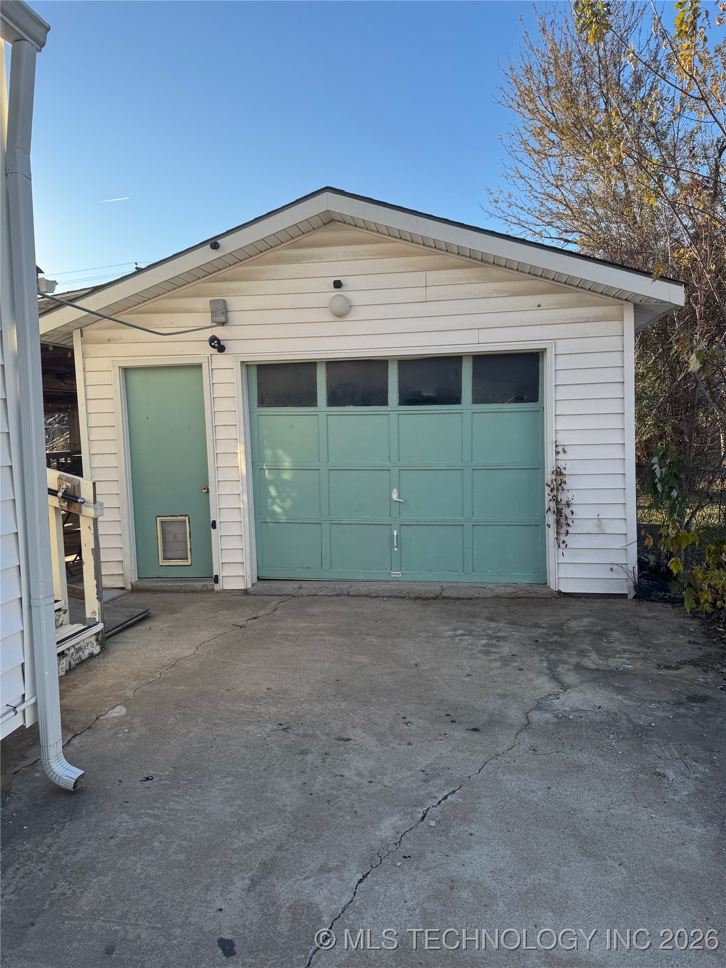 220 S 67th East Avenue Property Photo 16