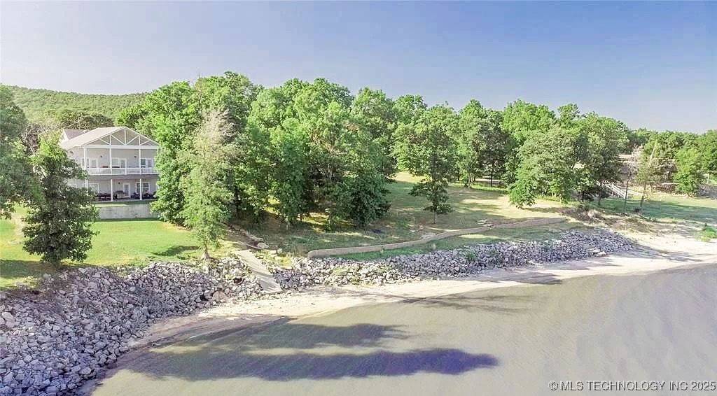 117271 S 4238 Property Photo 3