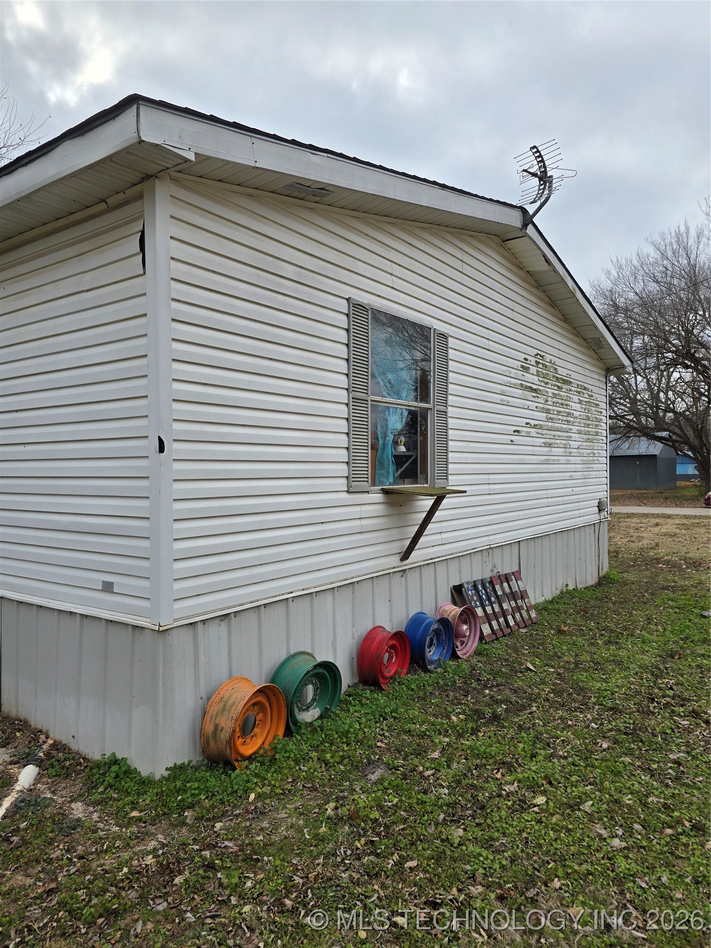 1004 Blue Hawk Road Property Photo 3