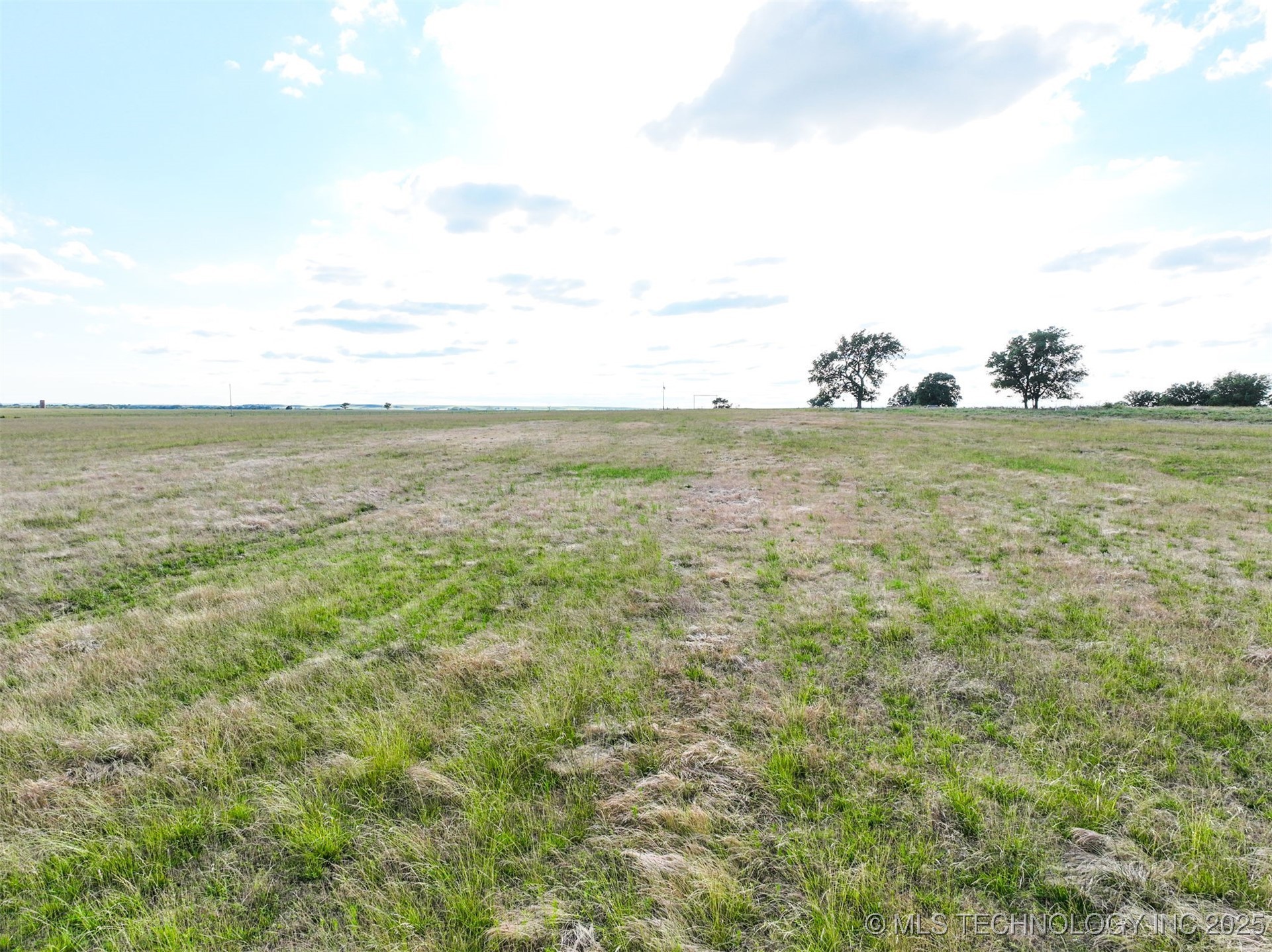 0007 S 4080 Road Property Photo 4