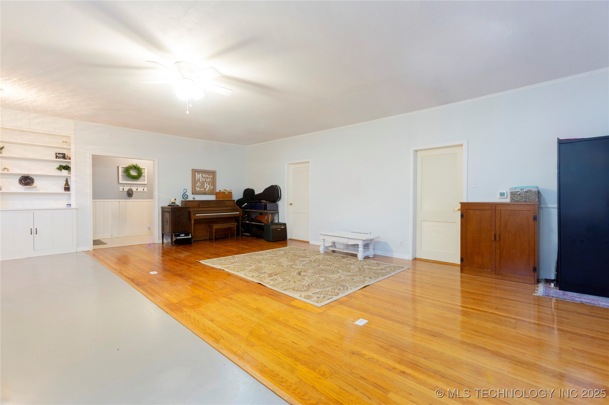 520 E Peoria Avenue Property Photo 6