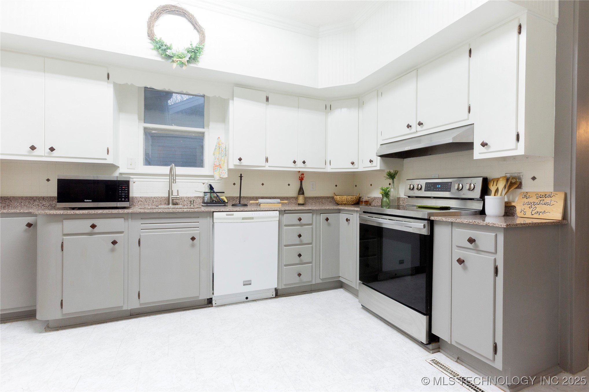 520 E Peoria Avenue Property Photo 11