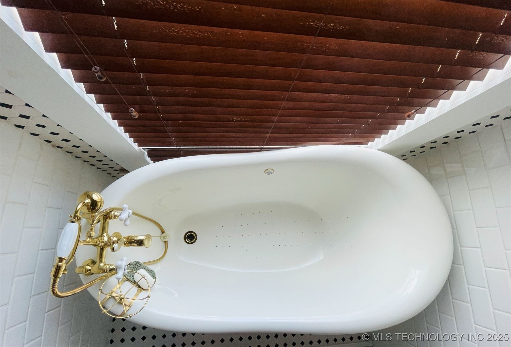 8 W Main Street Property Photo 11