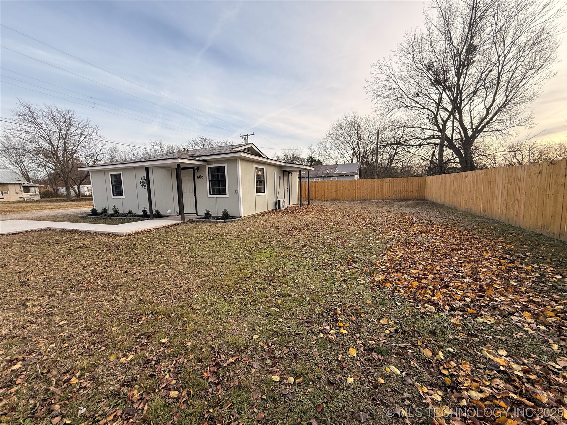 606 N Broadway Avenue Property Photo 2