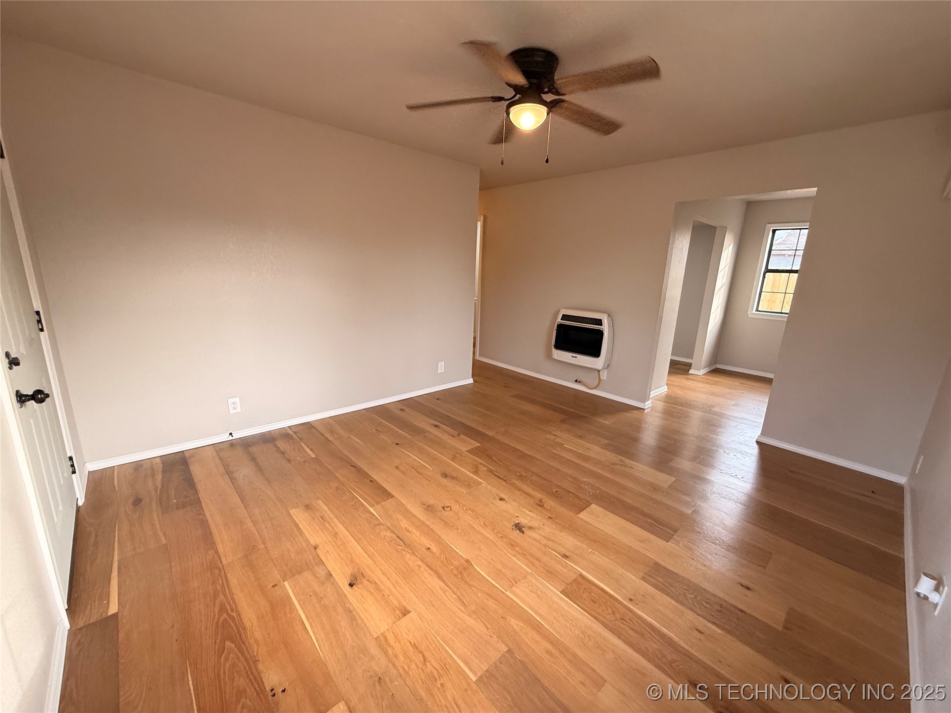 606 N Broadway Avenue Property Photo 4