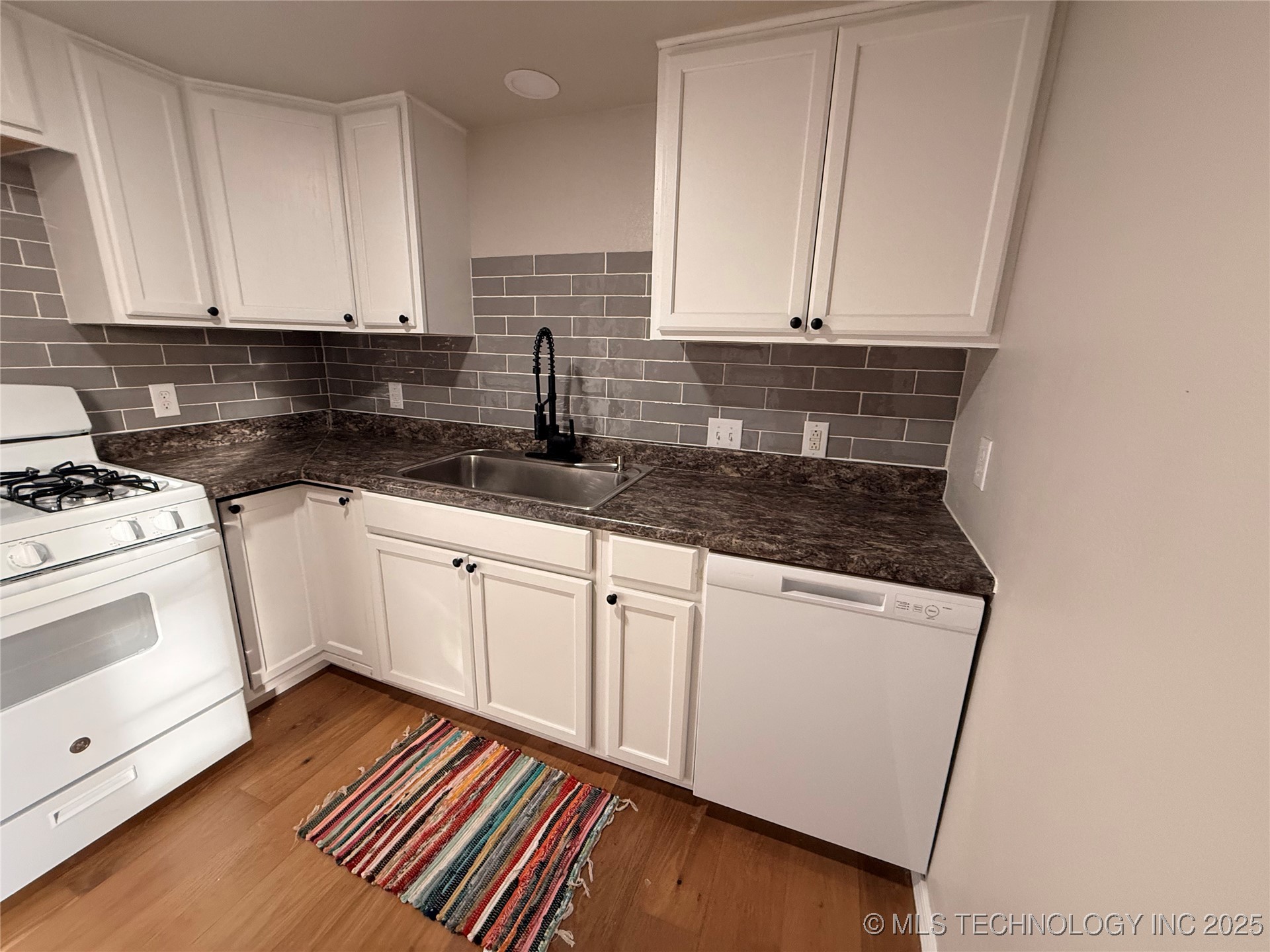 606 N Broadway Avenue Property Photo 6