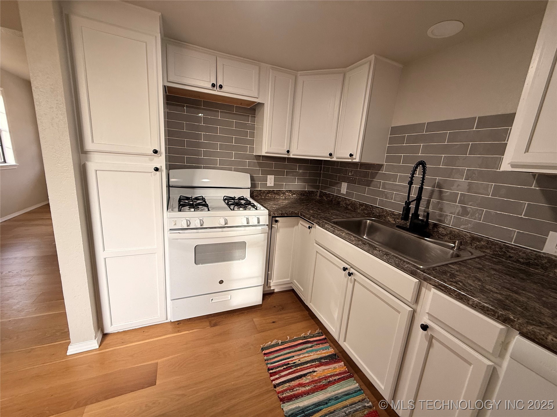 606 N Broadway Avenue Property Photo 7