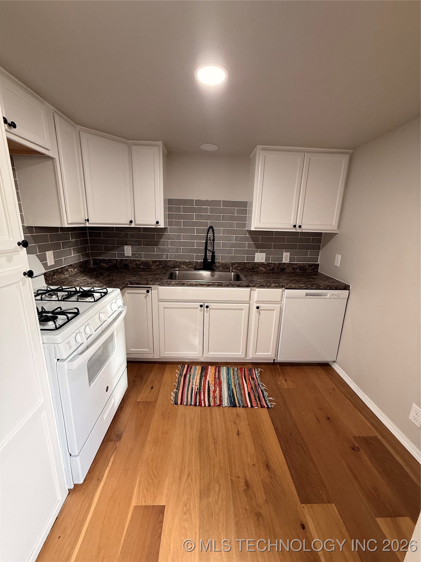 606 N Broadway Avenue Property Photo 8