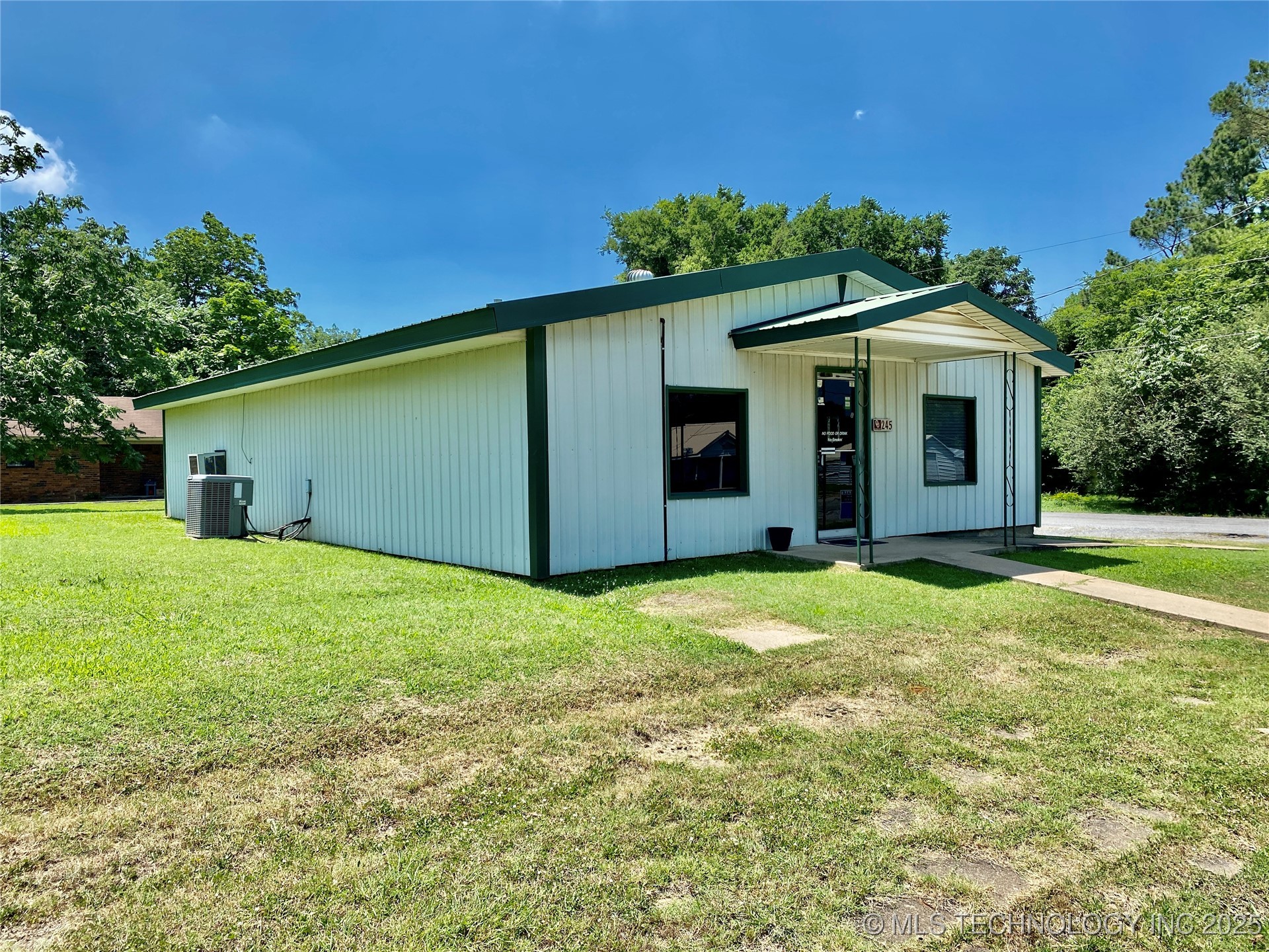 245 S Main Property Photo 2