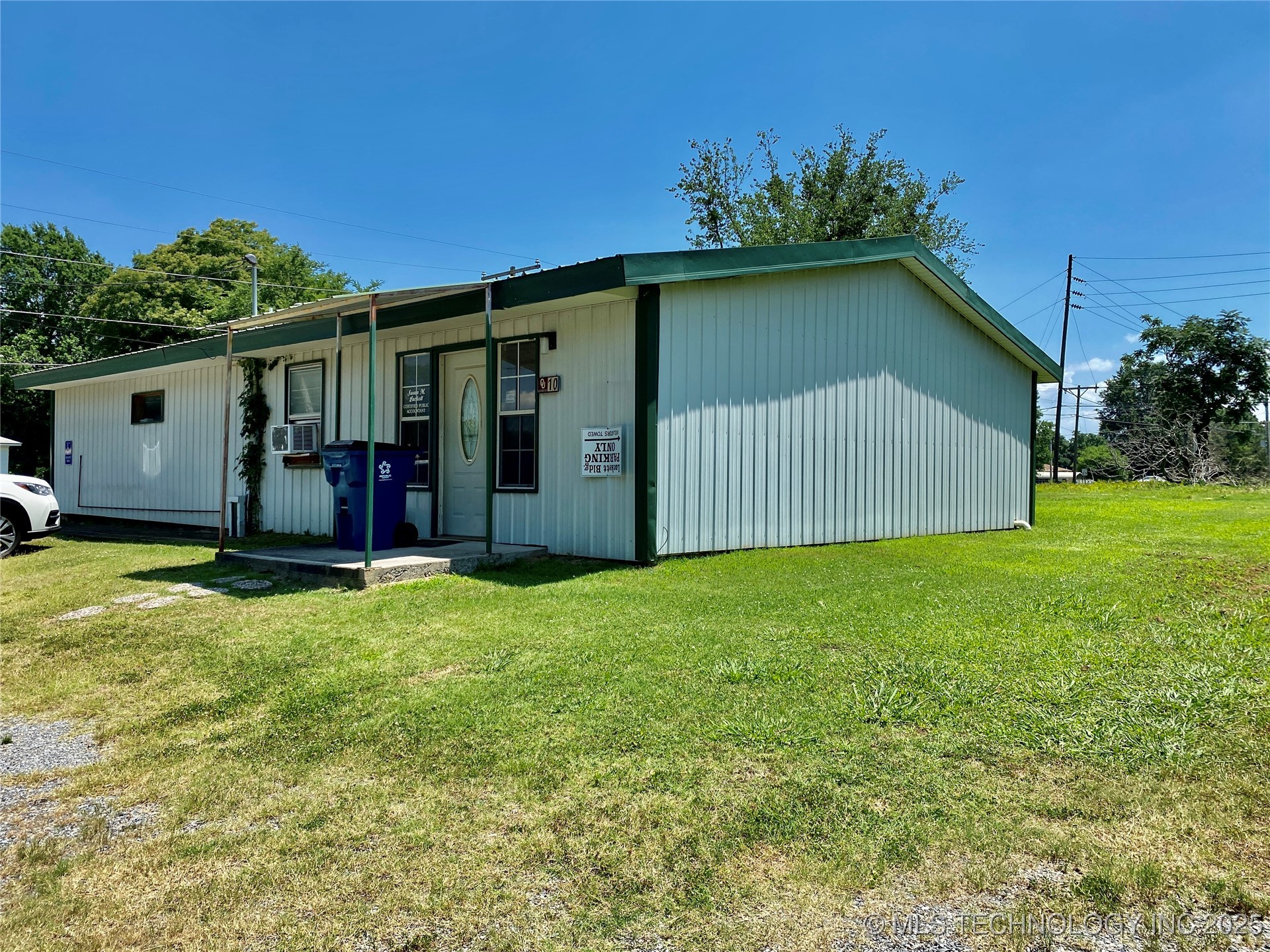 245 S Main Property Photo 3