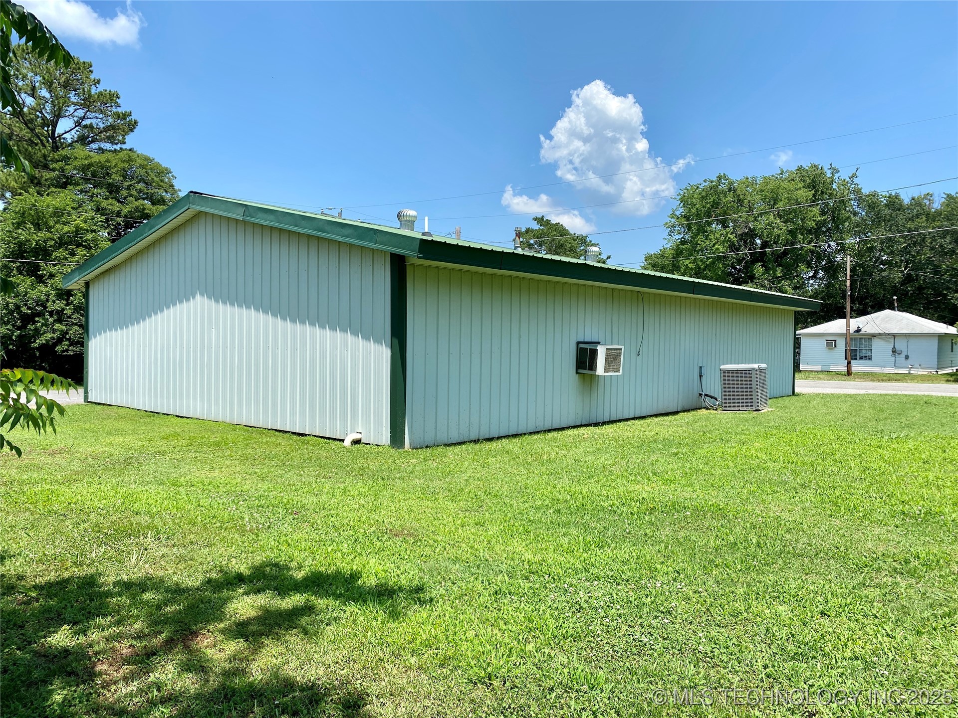 245 S Main Property Photo 4