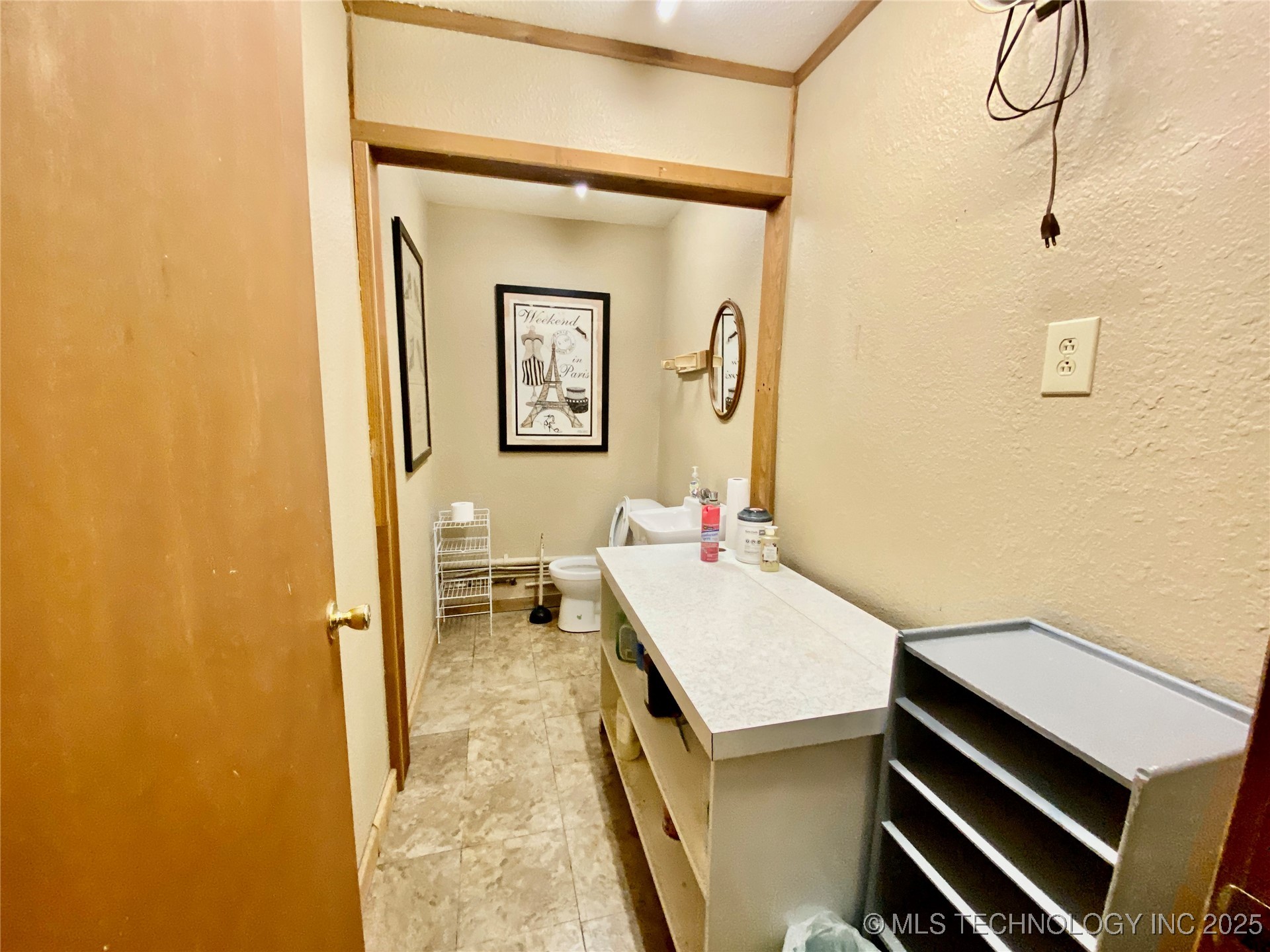 245 S Main Property Photo 9