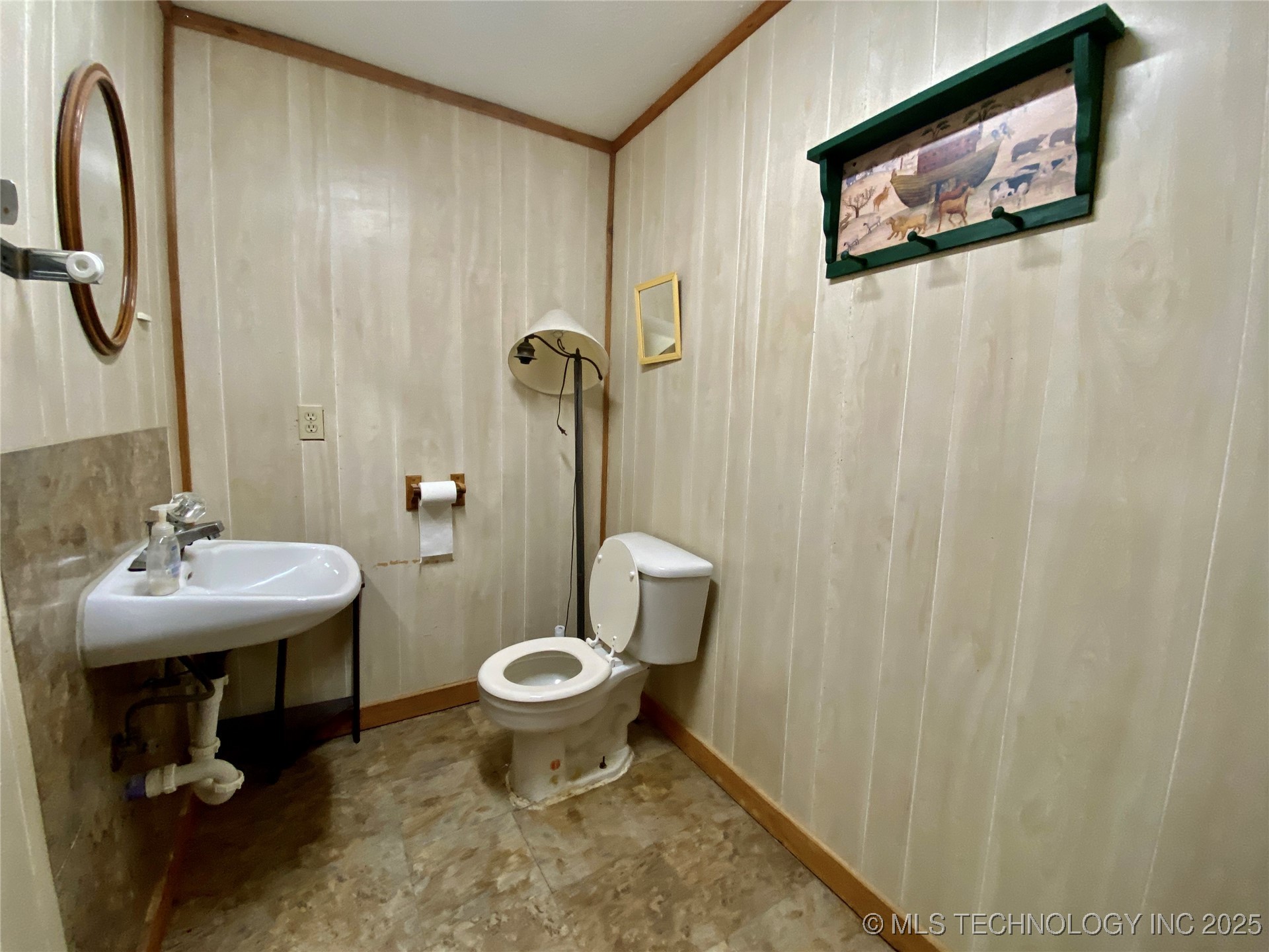 245 S Main Property Photo 10