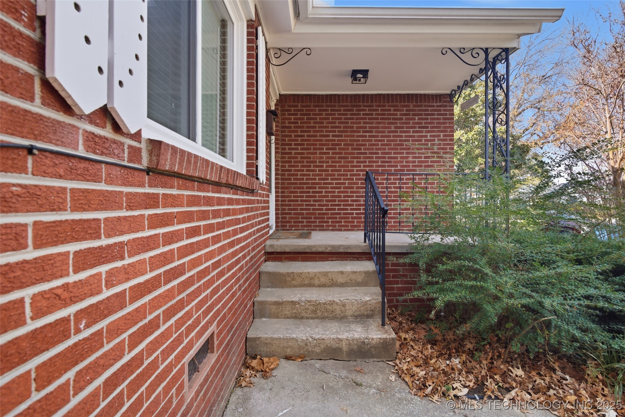 1014 E 38th Street Property Photo 4