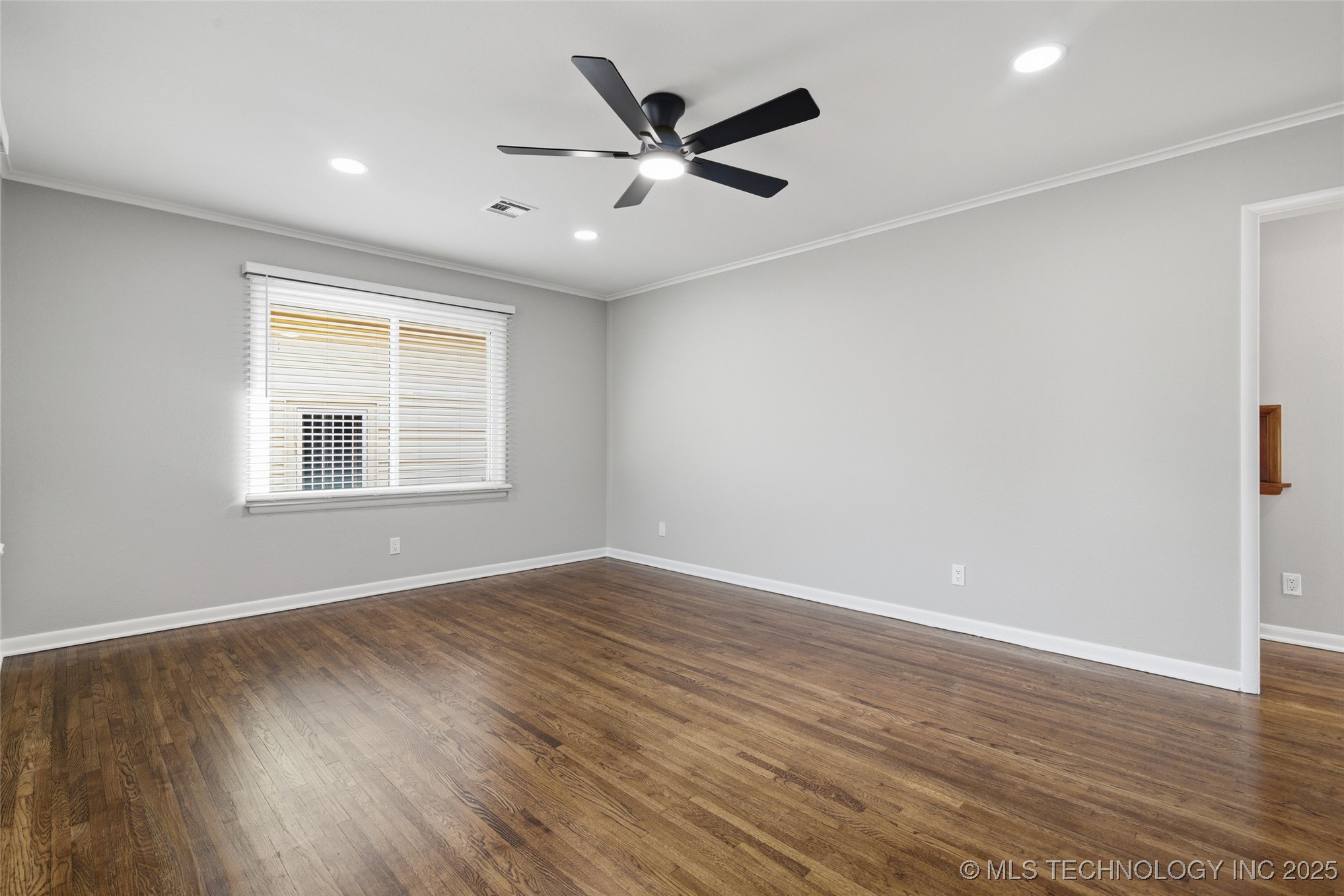 1014 E 38th Street Property Photo 6