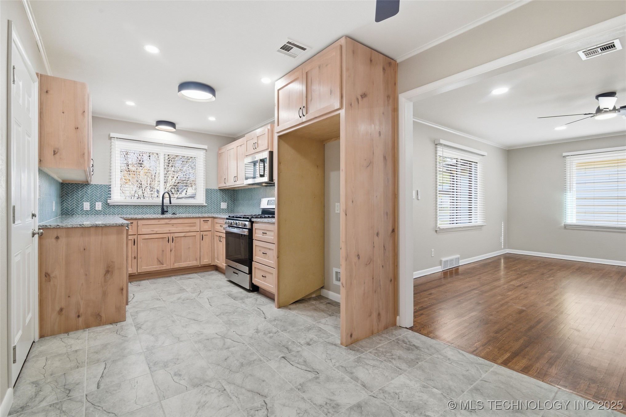 1014 E 38th Street Property Photo 9