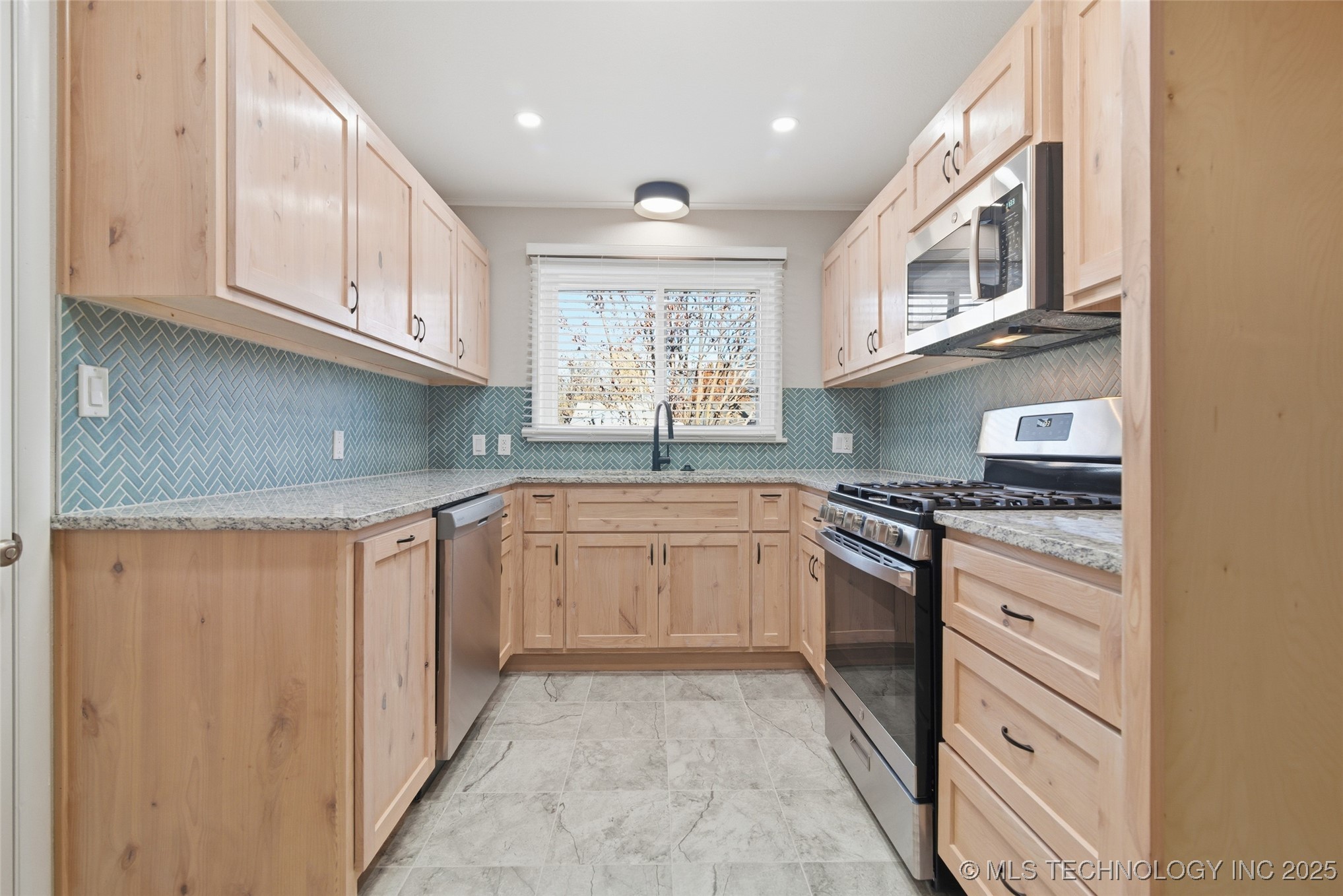 1014 E 38th Street Property Photo 10