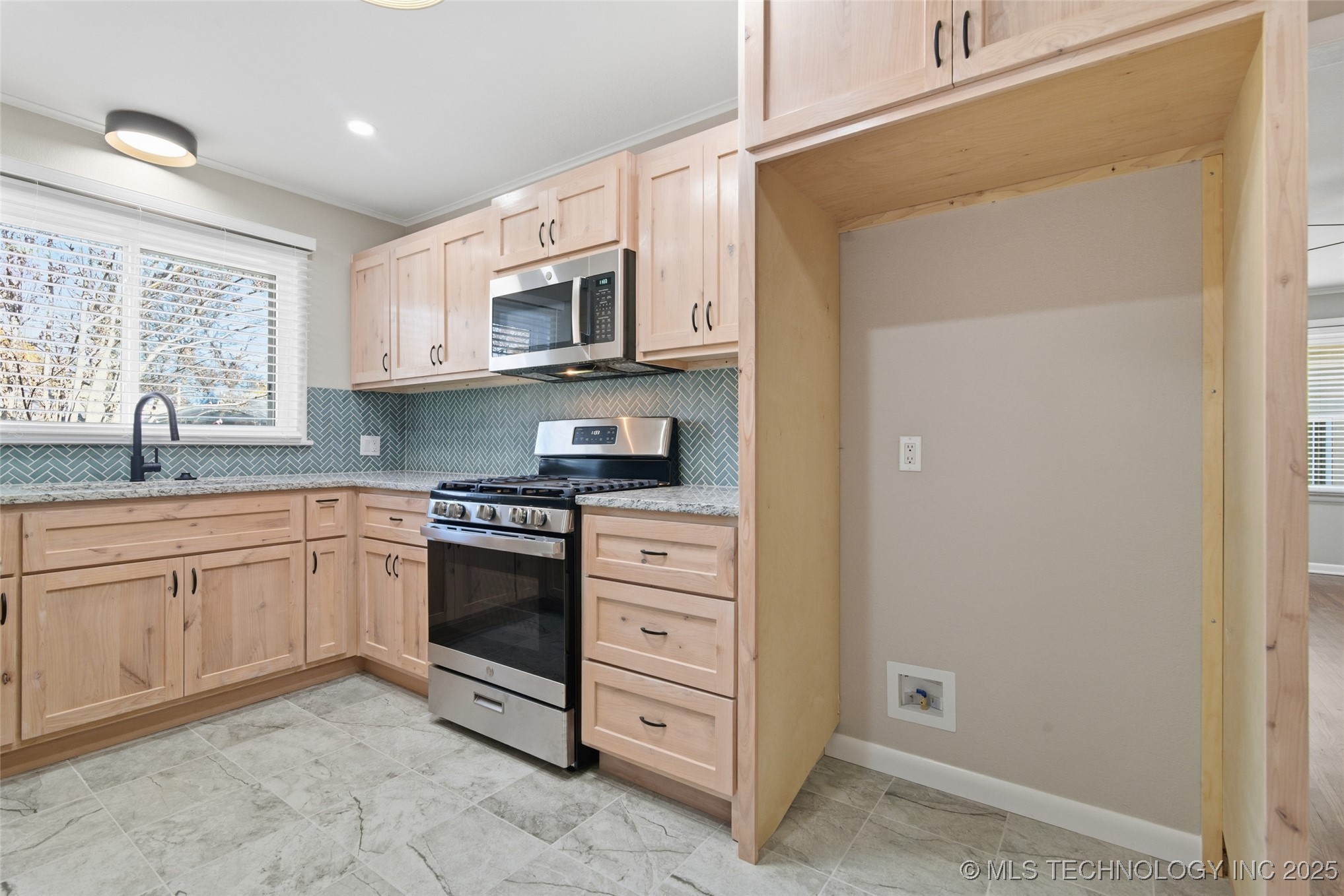 1014 E 38th Street Property Photo 11