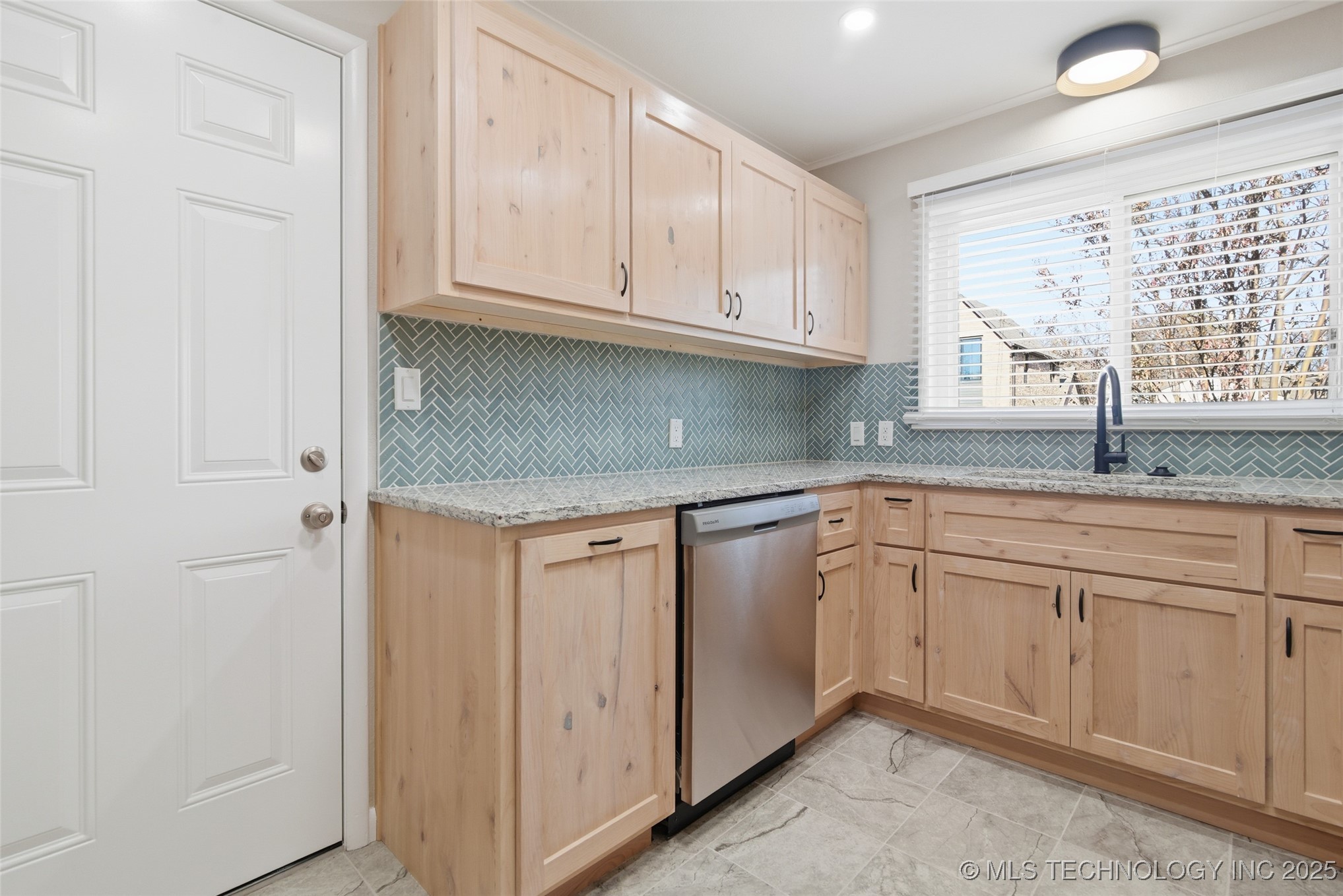 1014 E 38th Street Property Photo 12