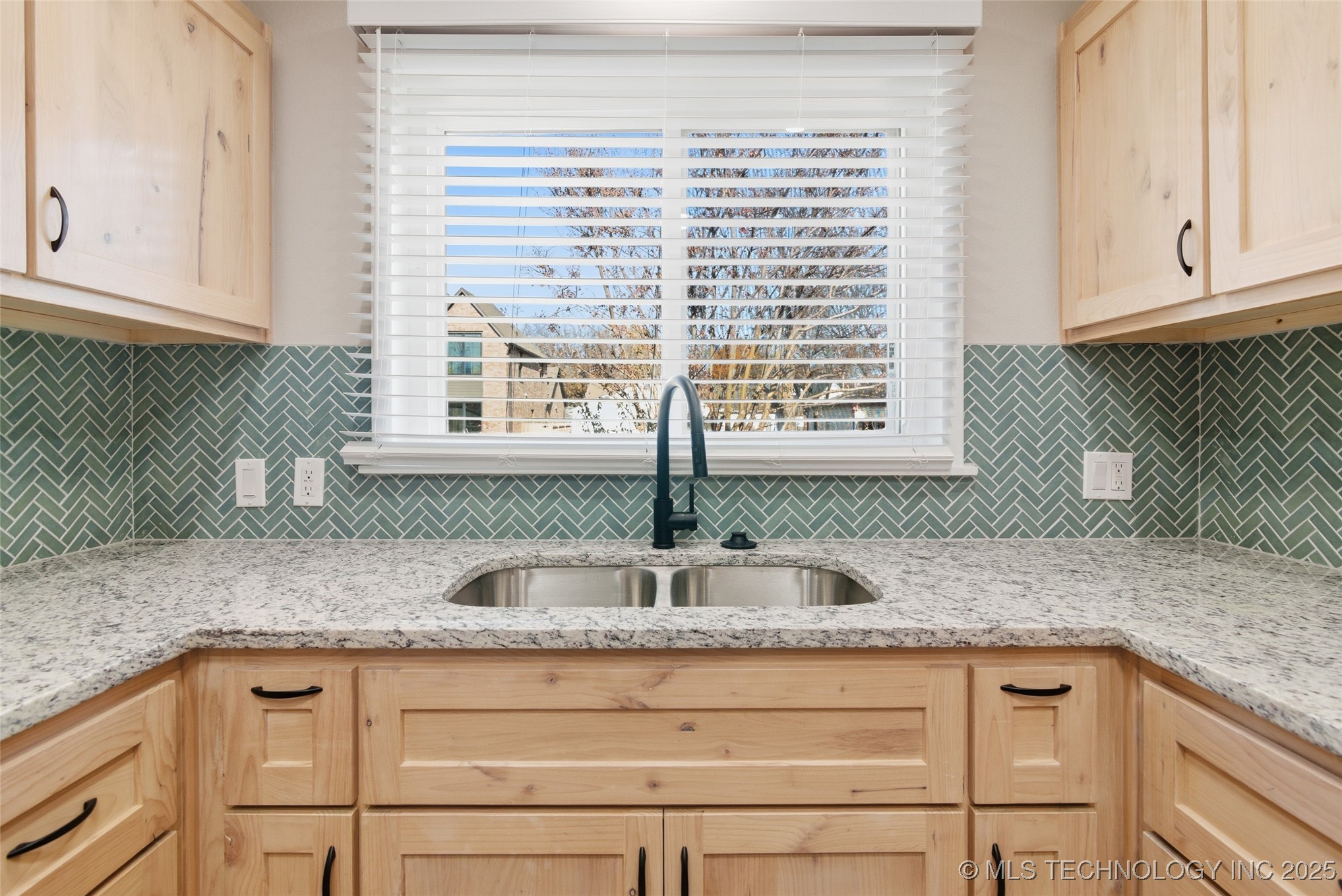 1014 E 38th Street Property Photo 13