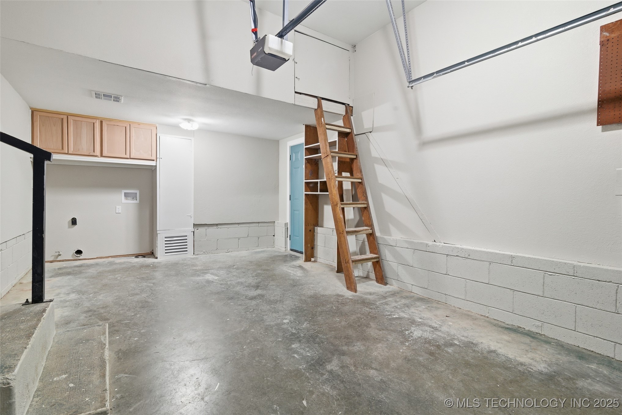 1014 E 38th Street Property Photo 26