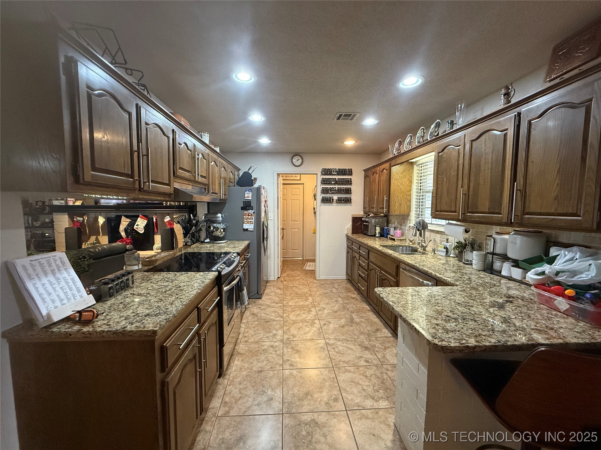 3002 Kimberlea Property Photo 4