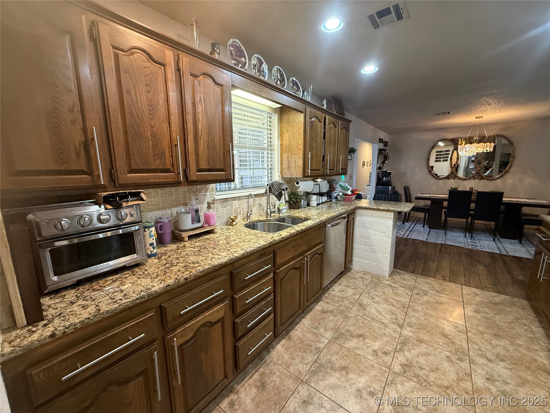 3002 Kimberlea Property Photo 6