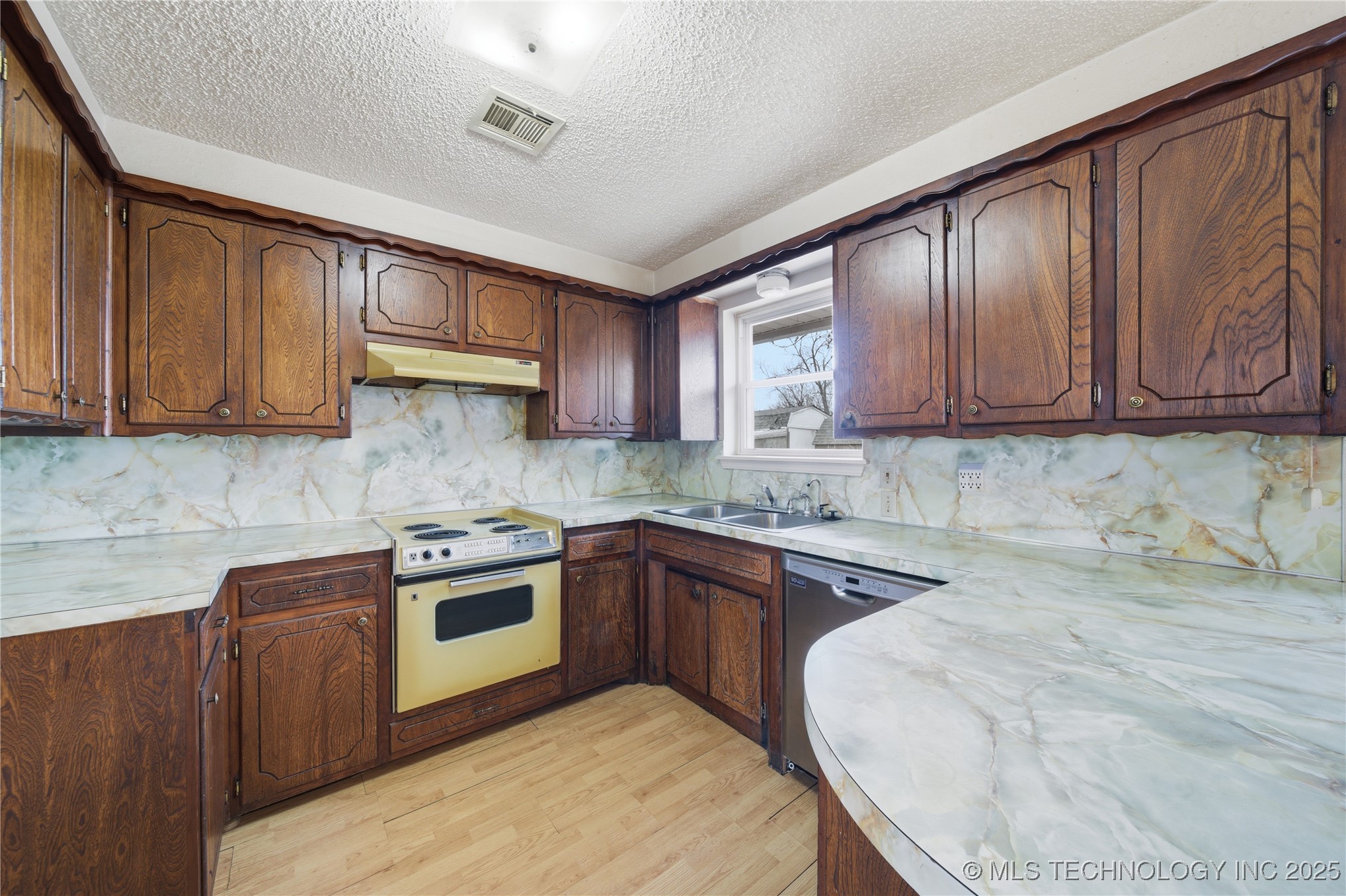 1301 Jodebo Street Property Photo 9