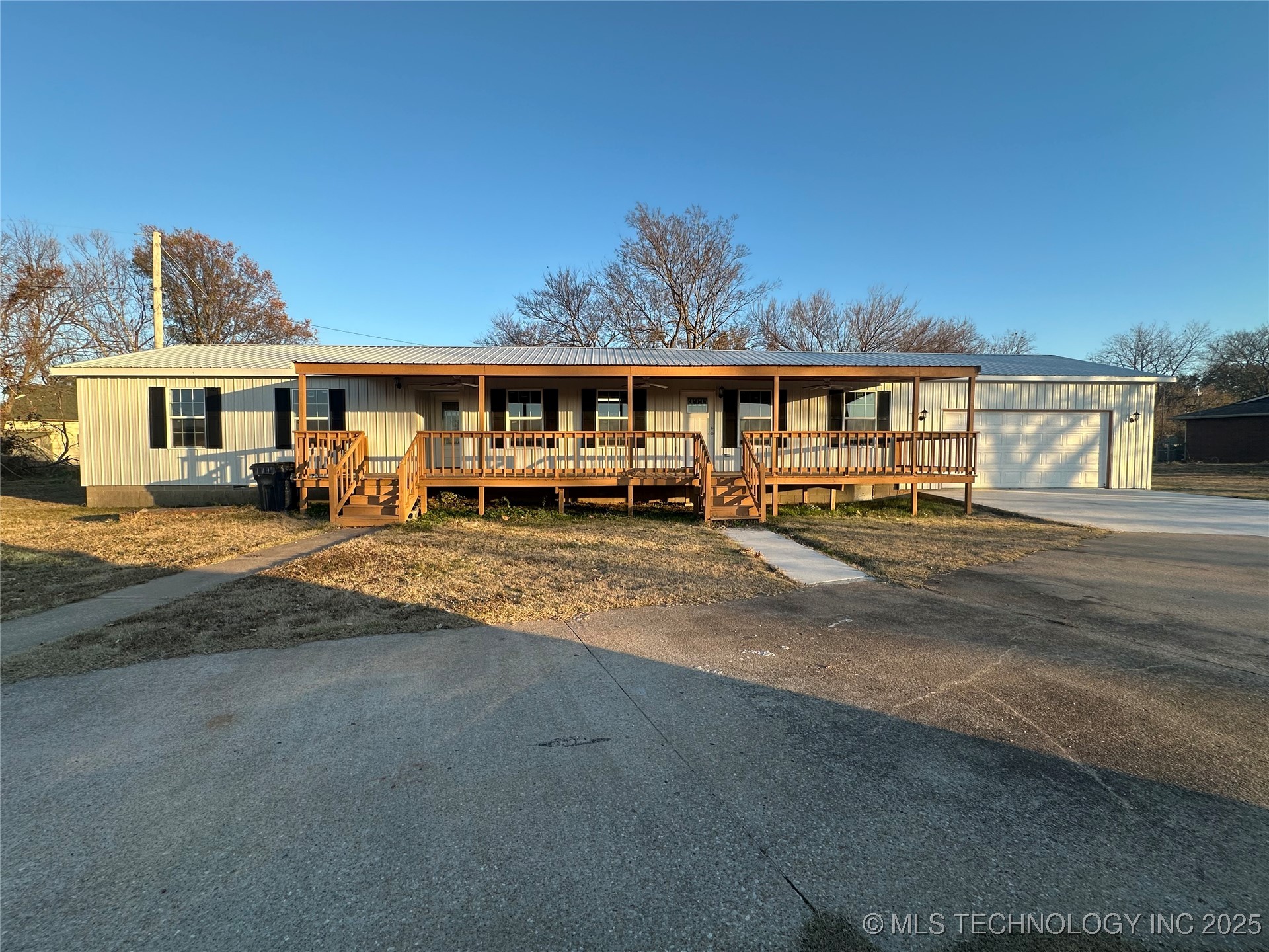 801 W Peoria Avenue Property Photo 1