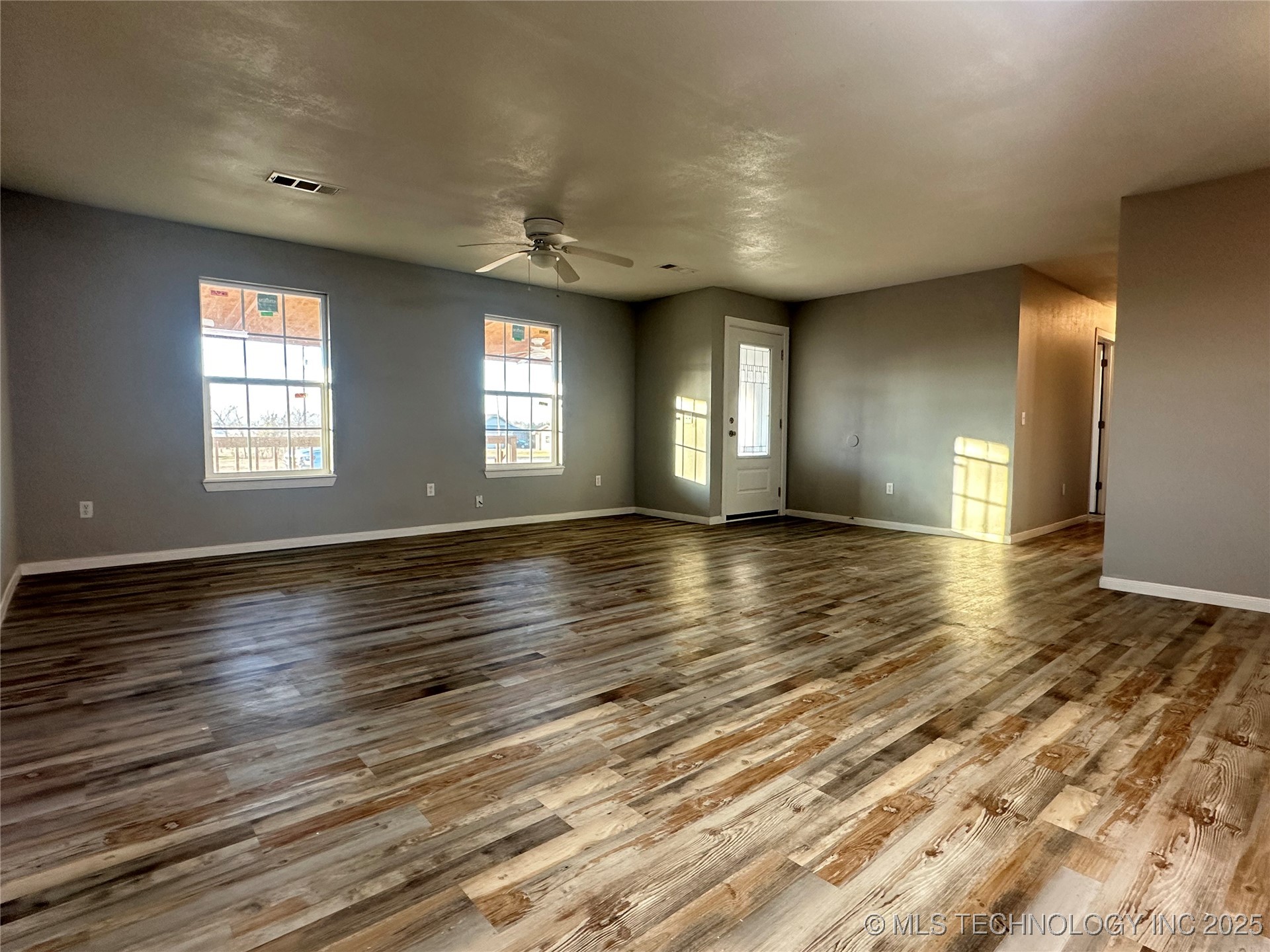 801 W Peoria Avenue Property Photo 3