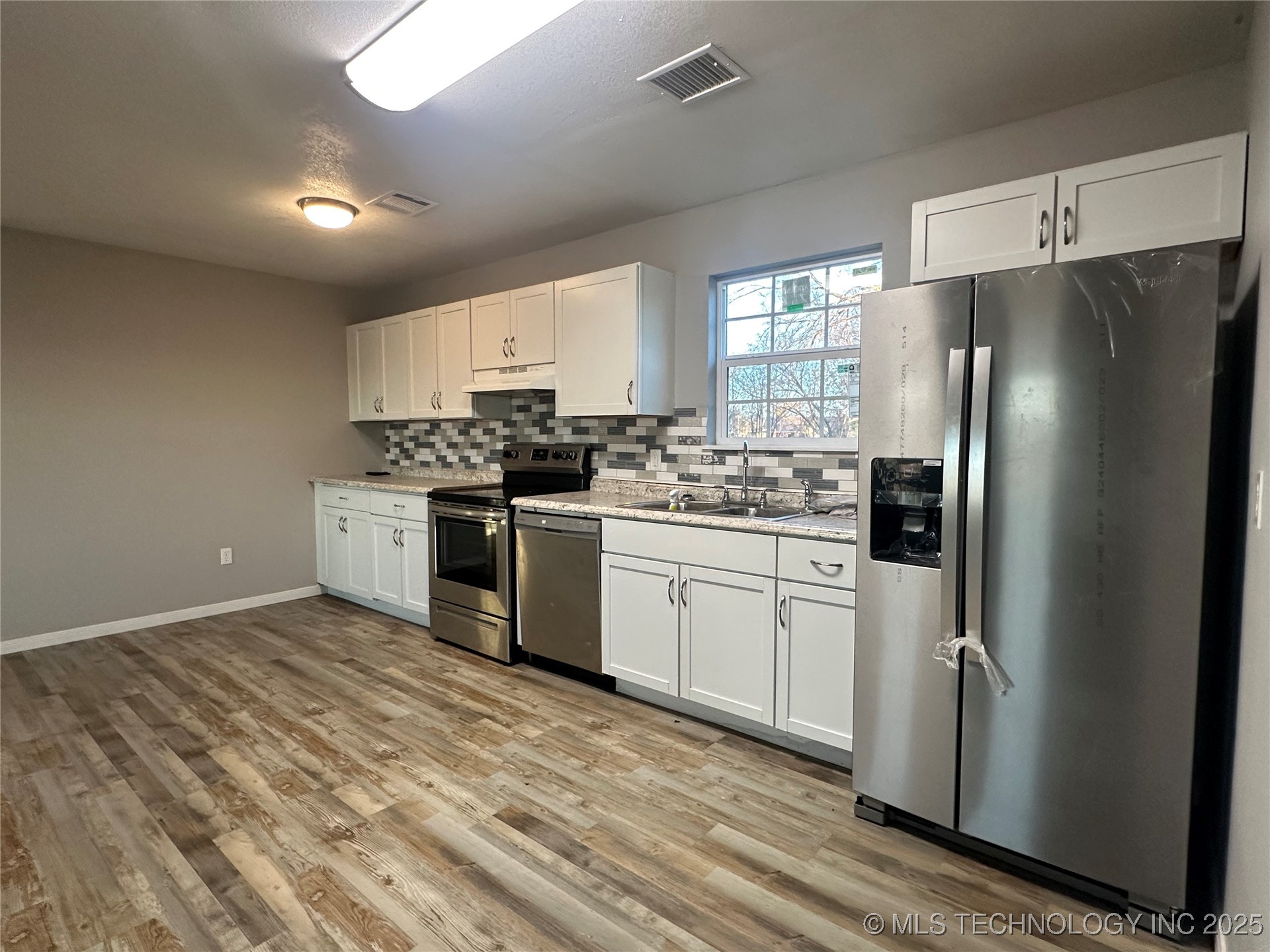 801 W Peoria Avenue Property Photo 5