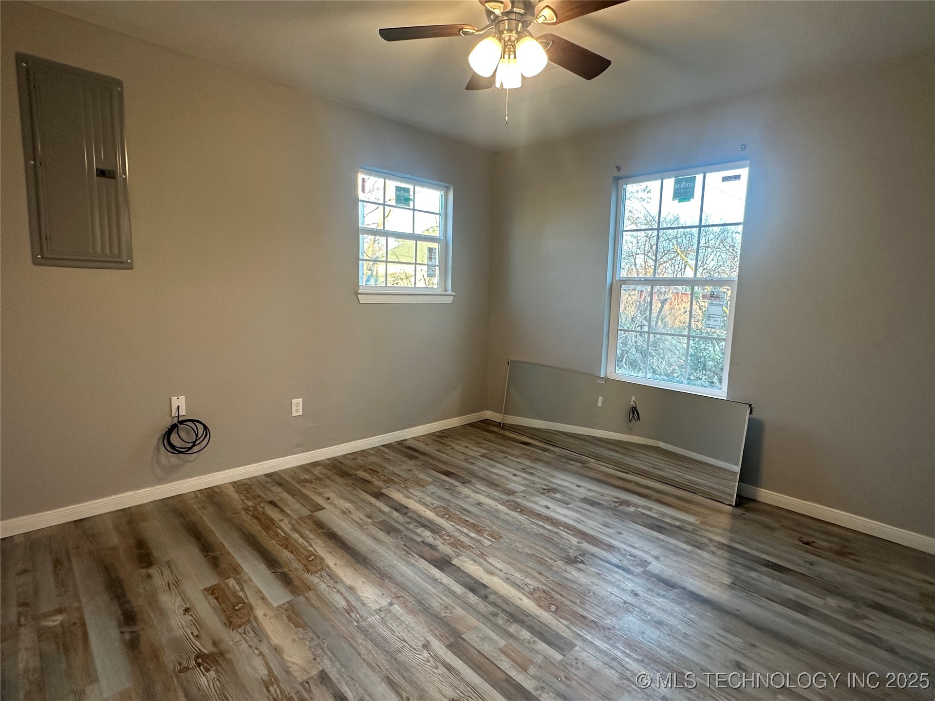 801 W Peoria Avenue Property Photo 9