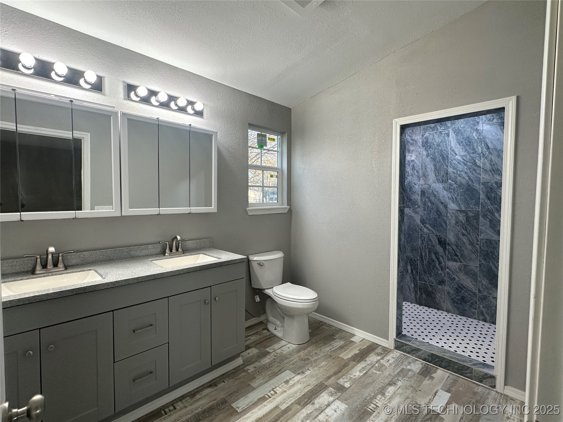 801 W Peoria Avenue Property Photo 14