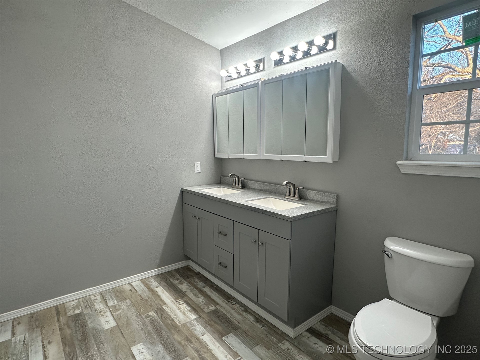 801 W Peoria Avenue Property Photo 15