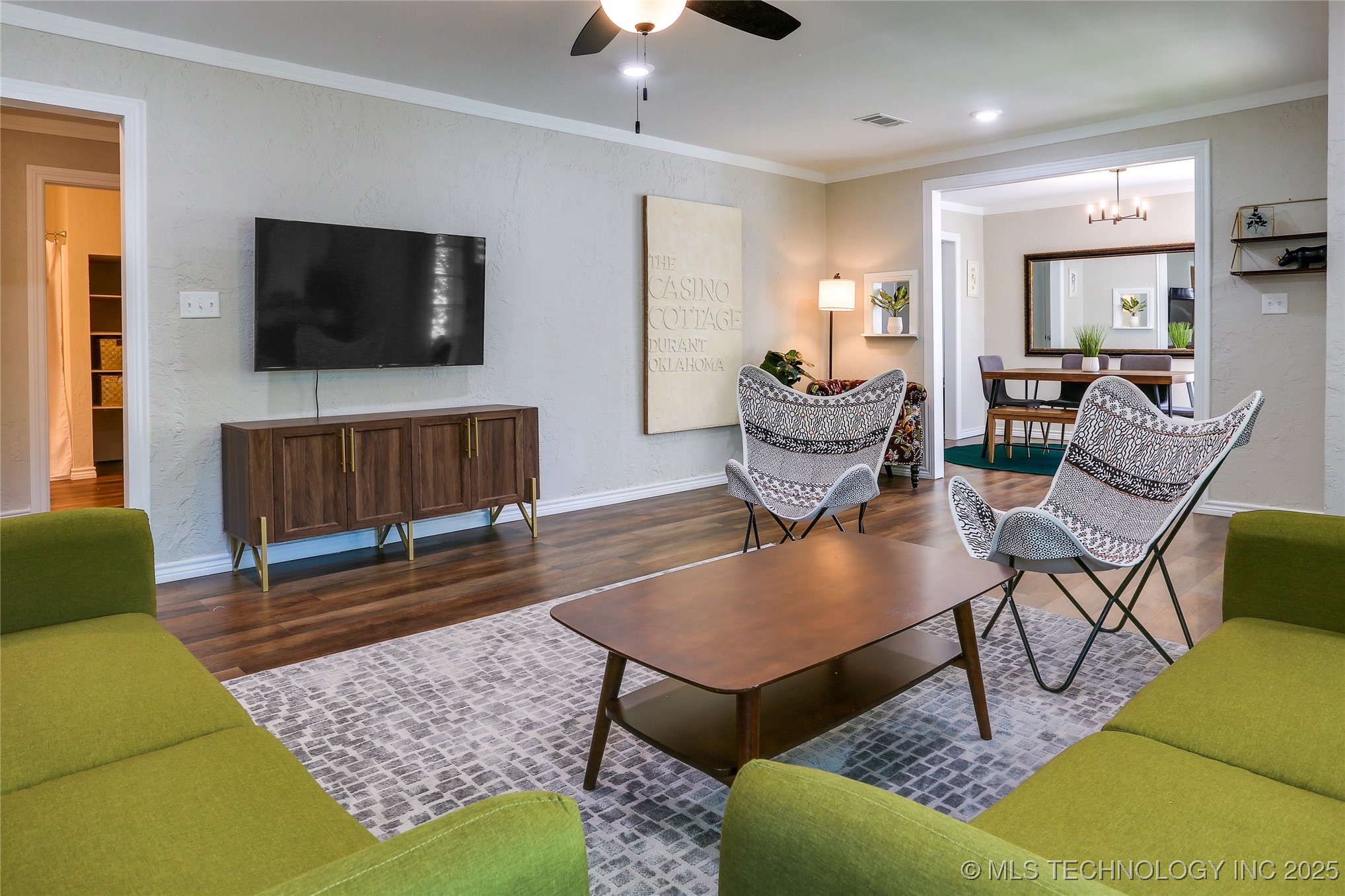 701 W Locust Street Property Photo 7