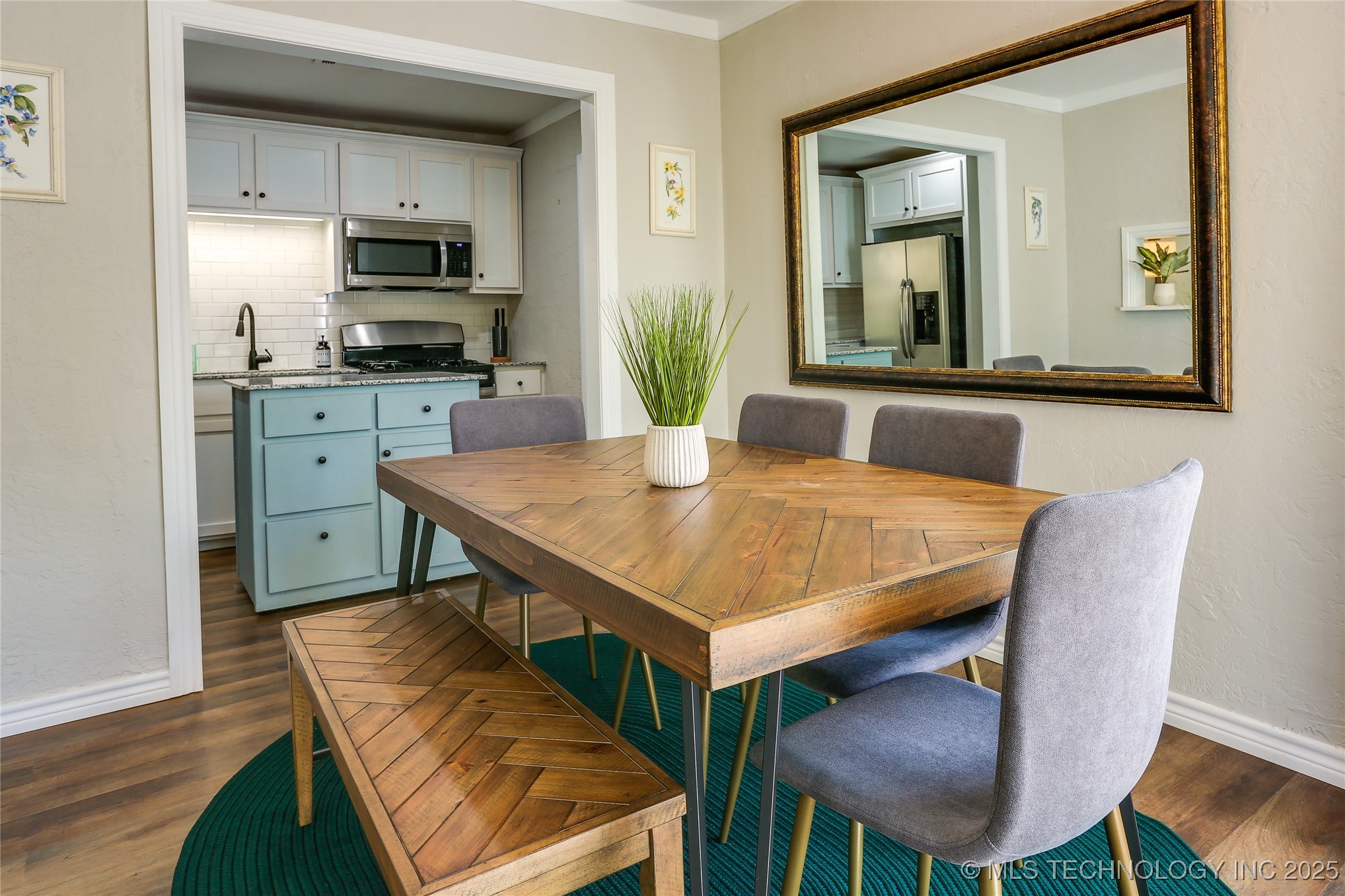 701 W Locust Street Property Photo 8