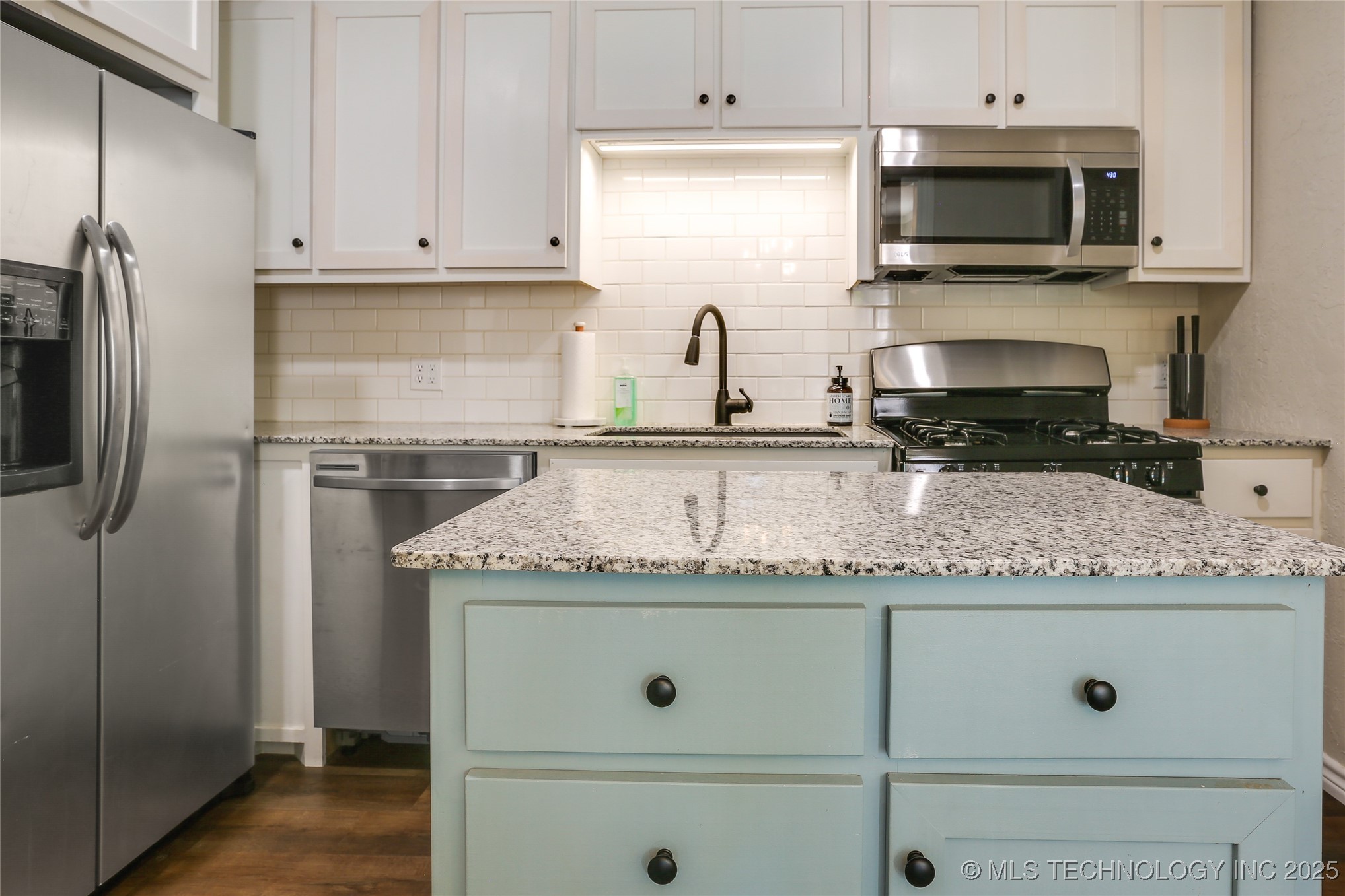 701 W Locust Street Property Photo 9