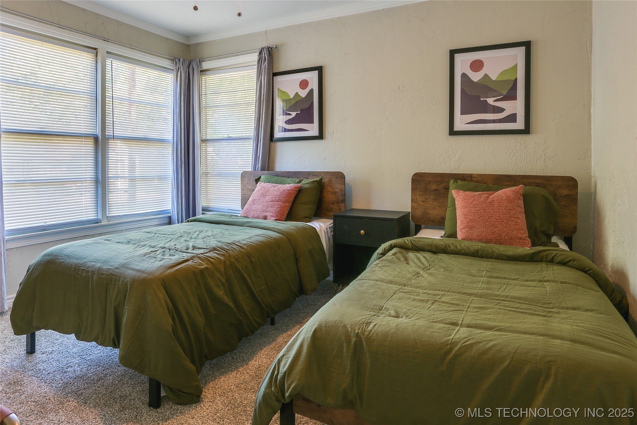 701 W Locust Street Property Photo 16