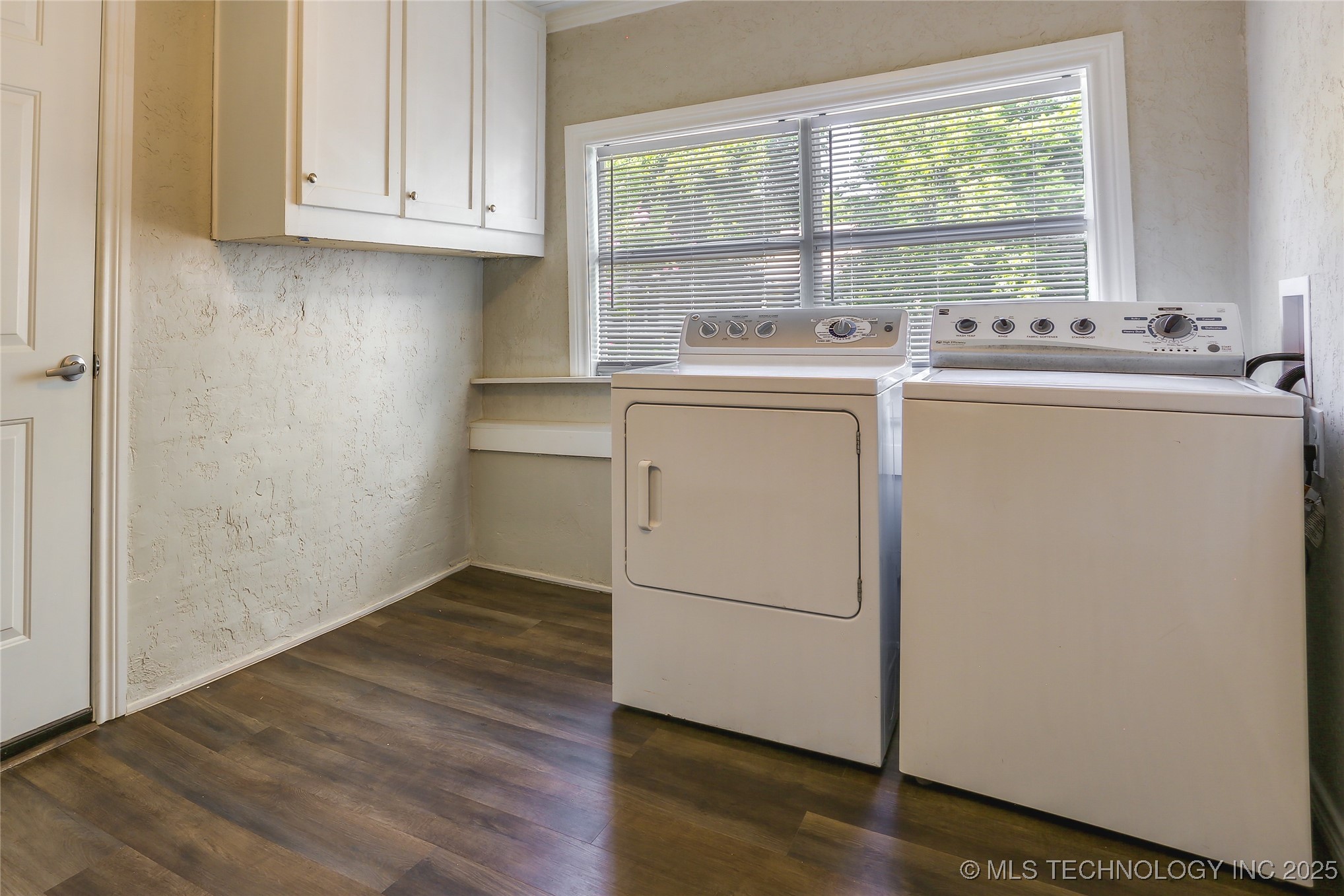 701 W Locust Street Property Photo 18