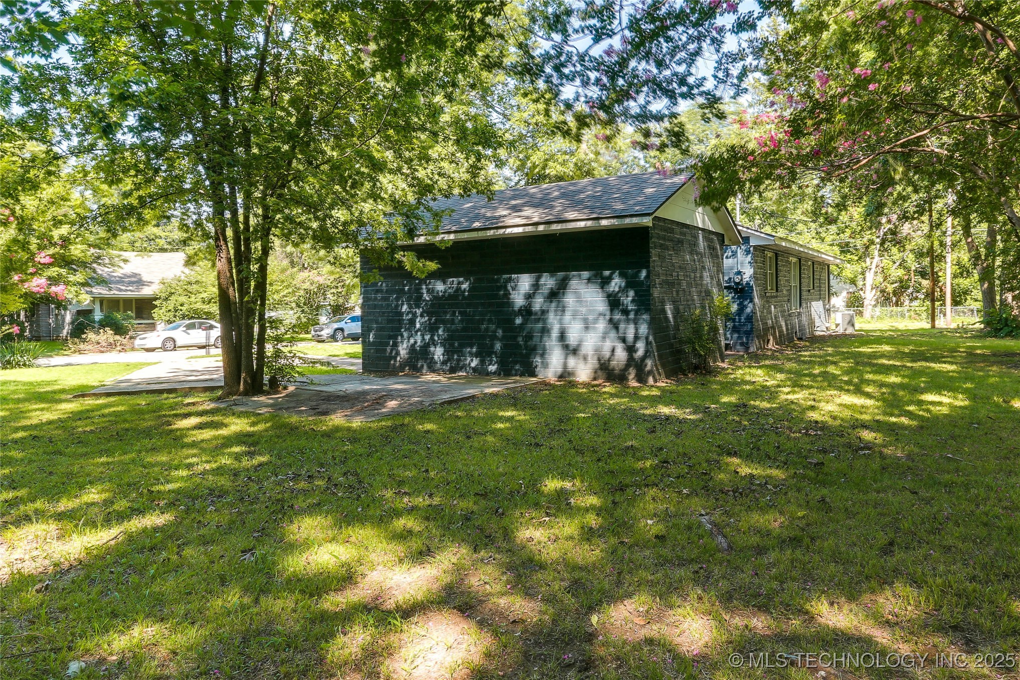 701 W Locust Street Property Photo 19