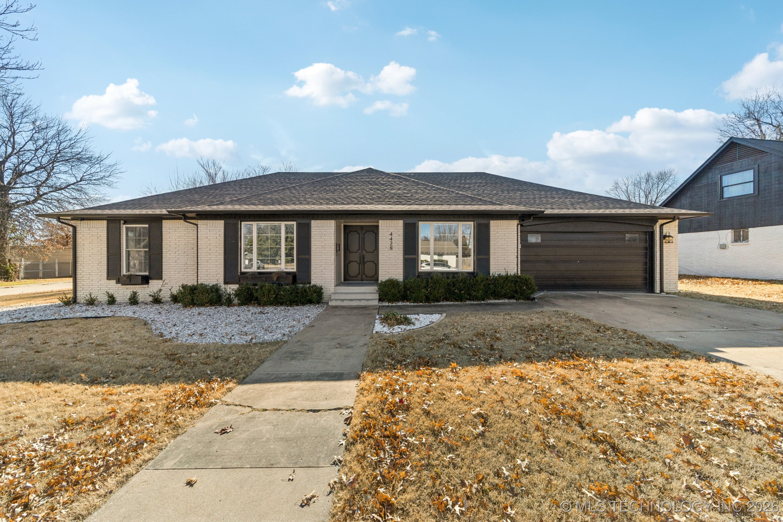 4428 E 49th Street Property Photo 2