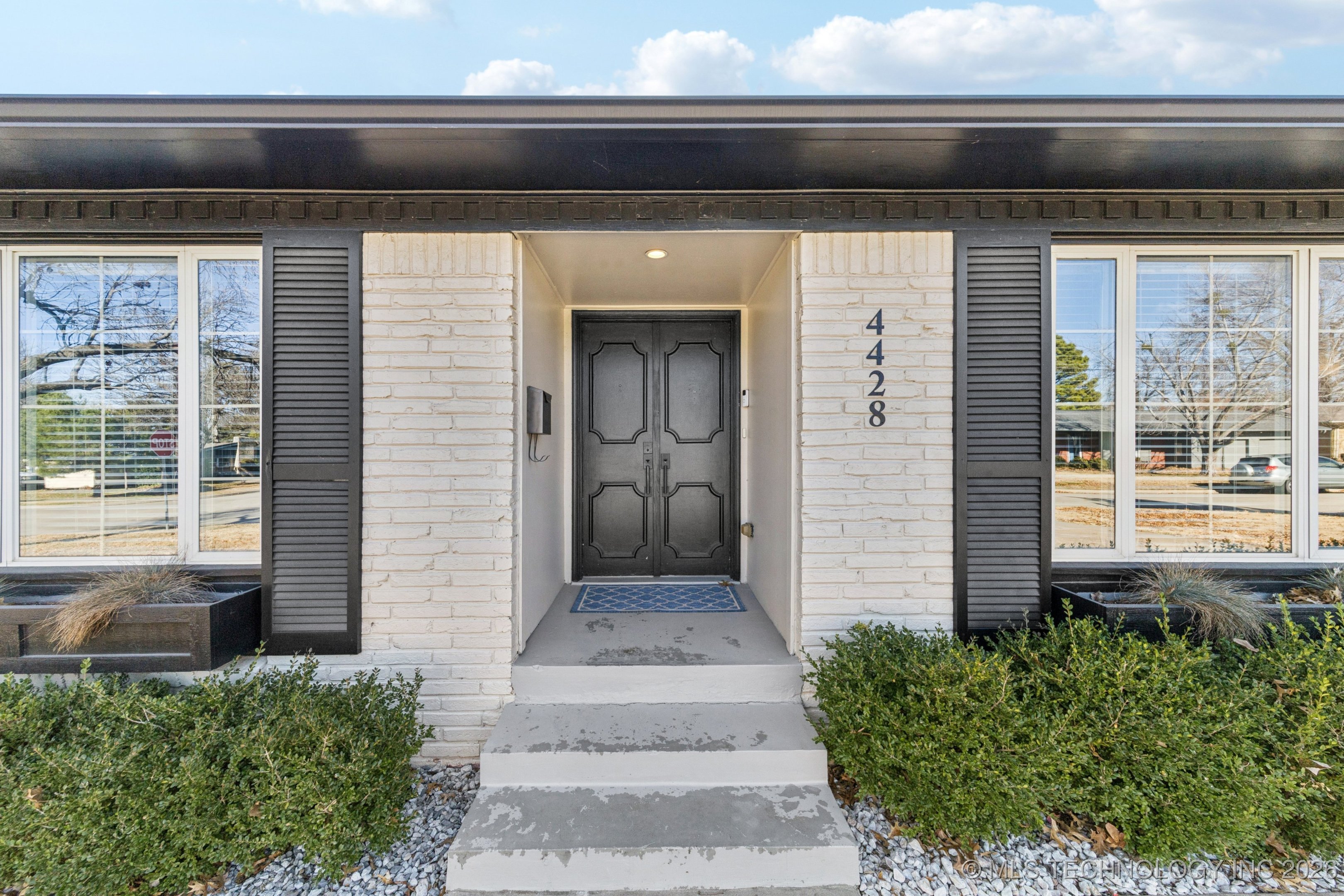 4428 E 49th Street Property Photo 3