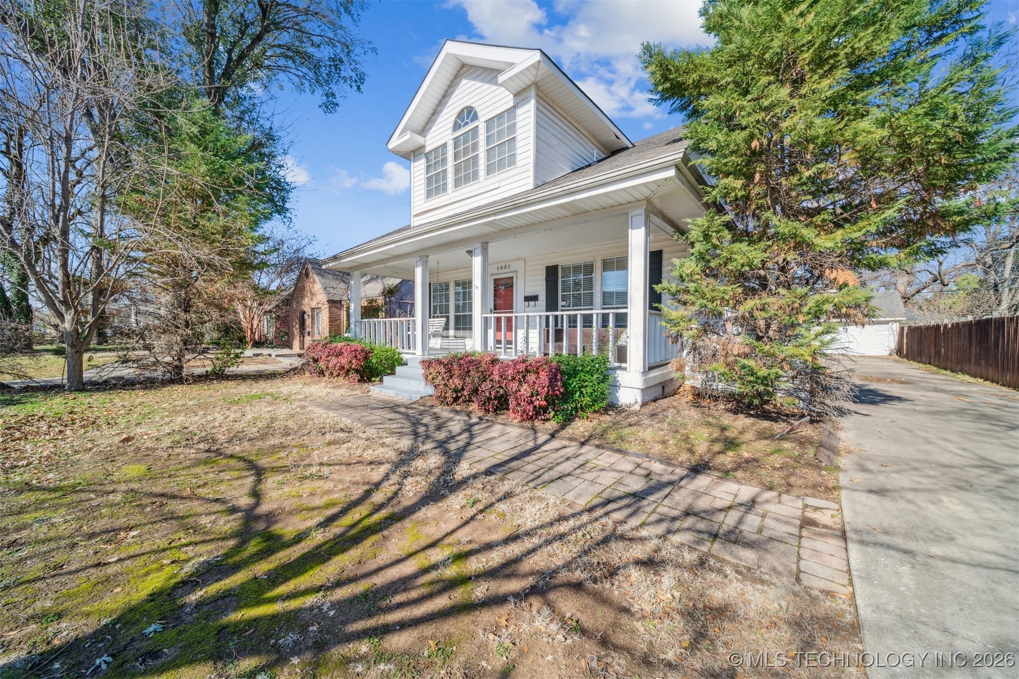 1031 E 36th Street Property Photo 3