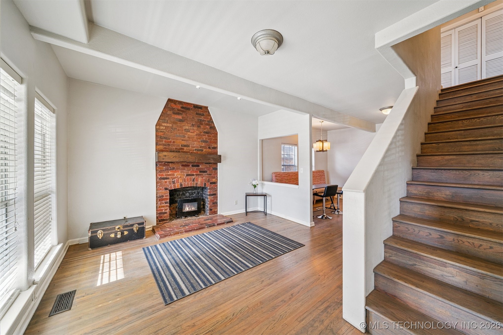 1031 E 36th Street Property Photo 6