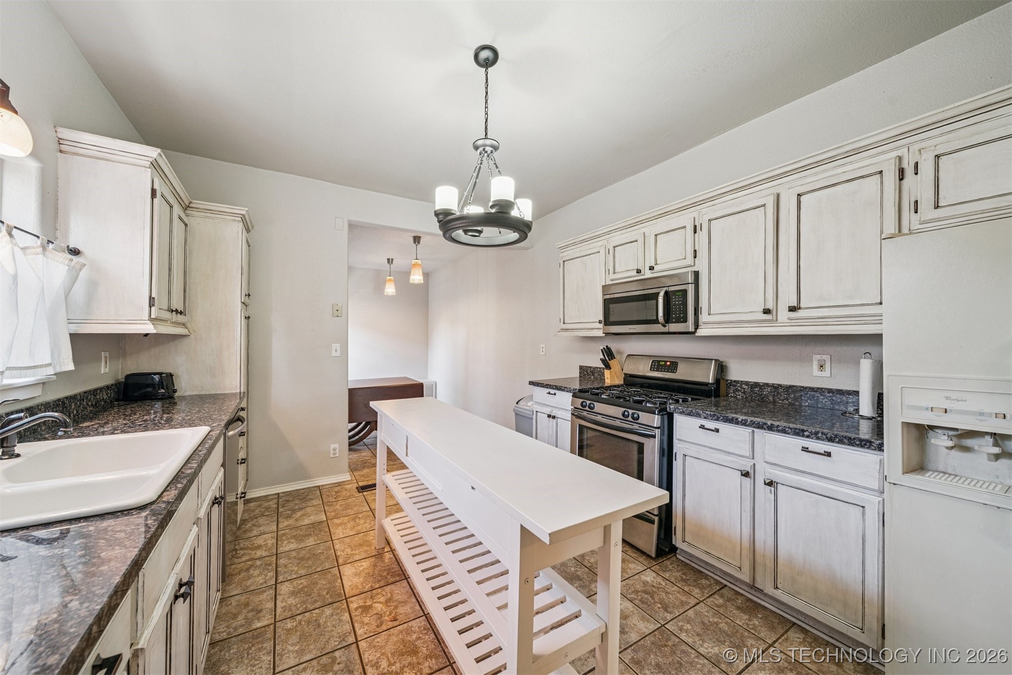 1031 E 36th Street Property Photo 15