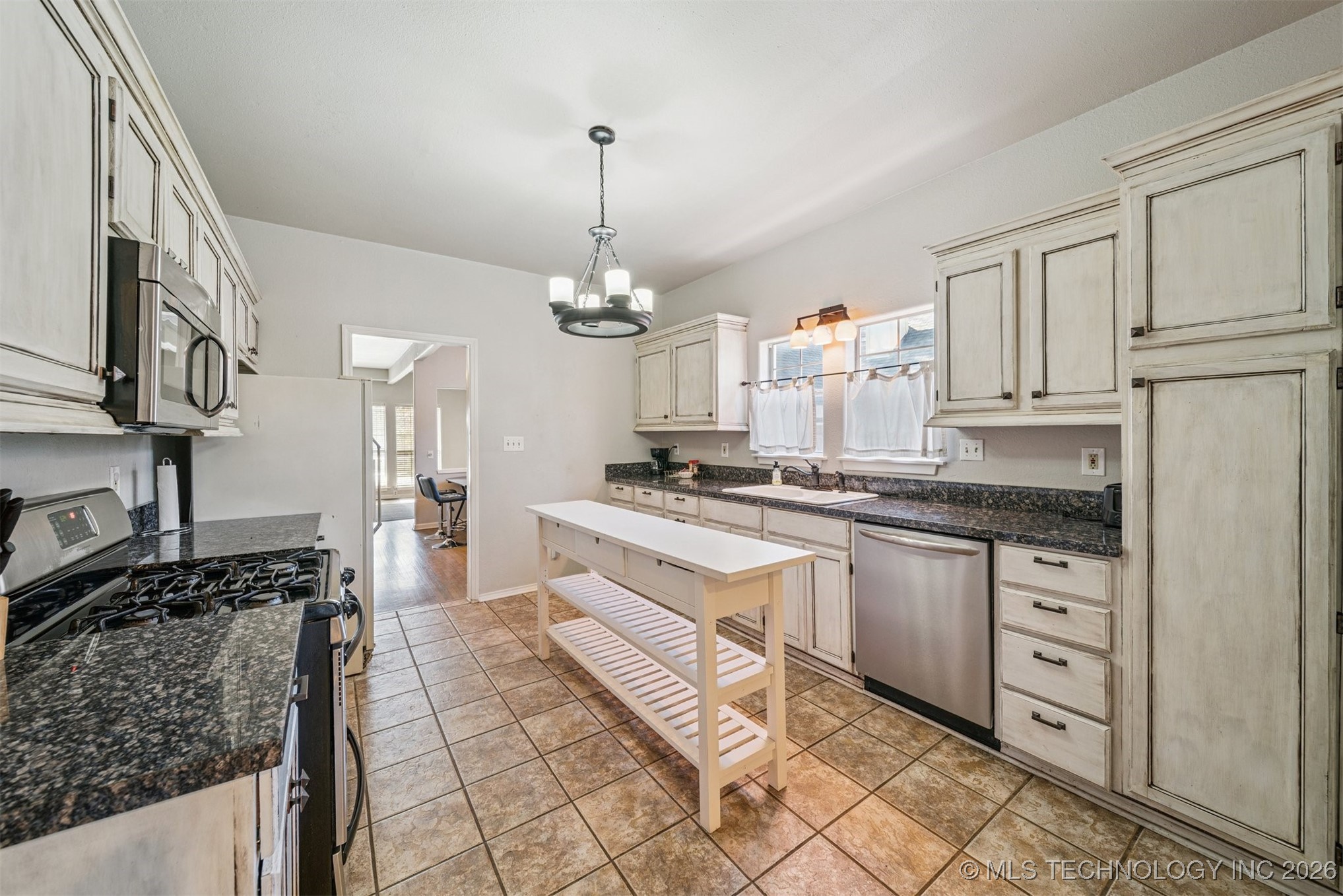 1031 E 36th Street Property Photo 19