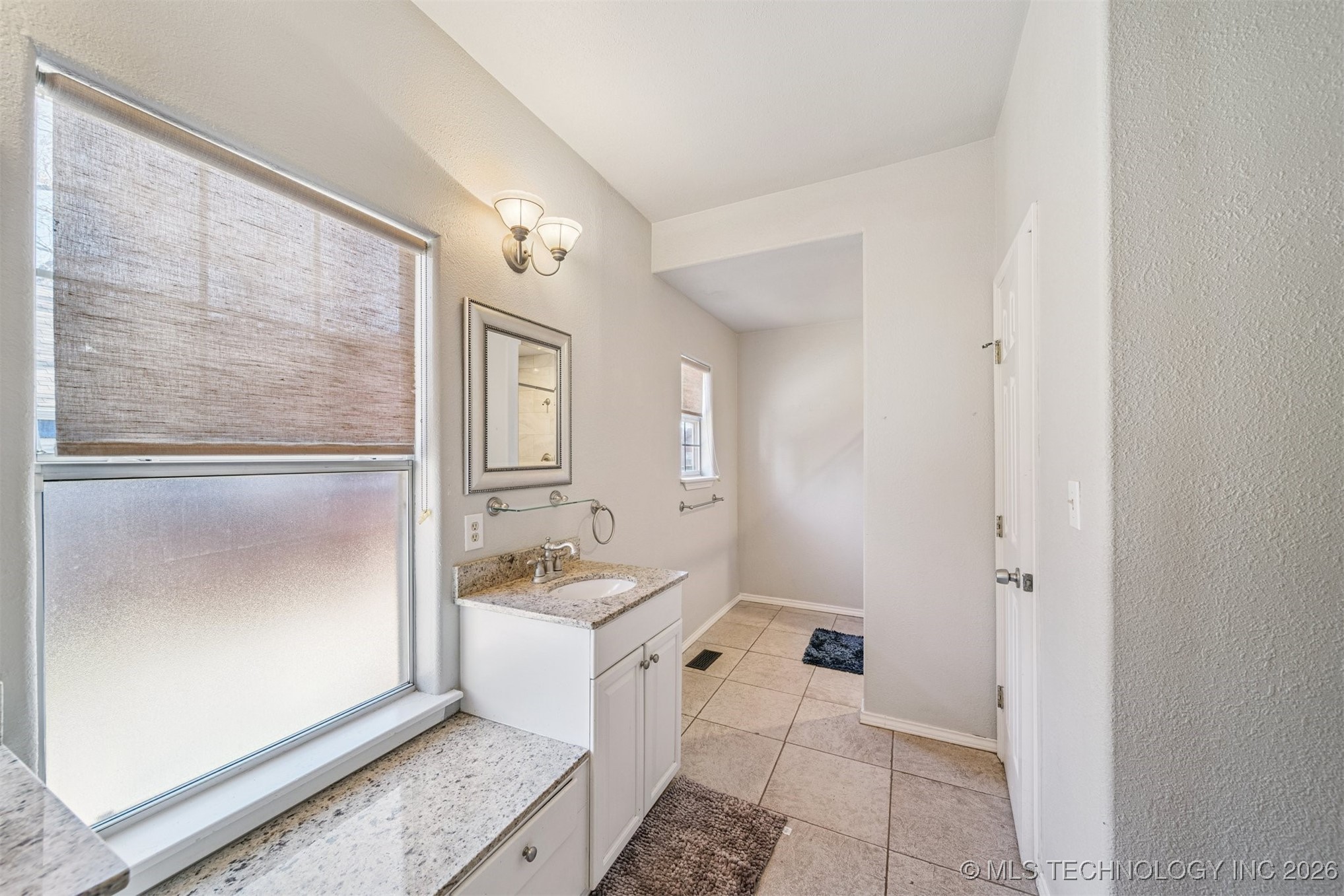 1031 E 36th Street Property Photo 20