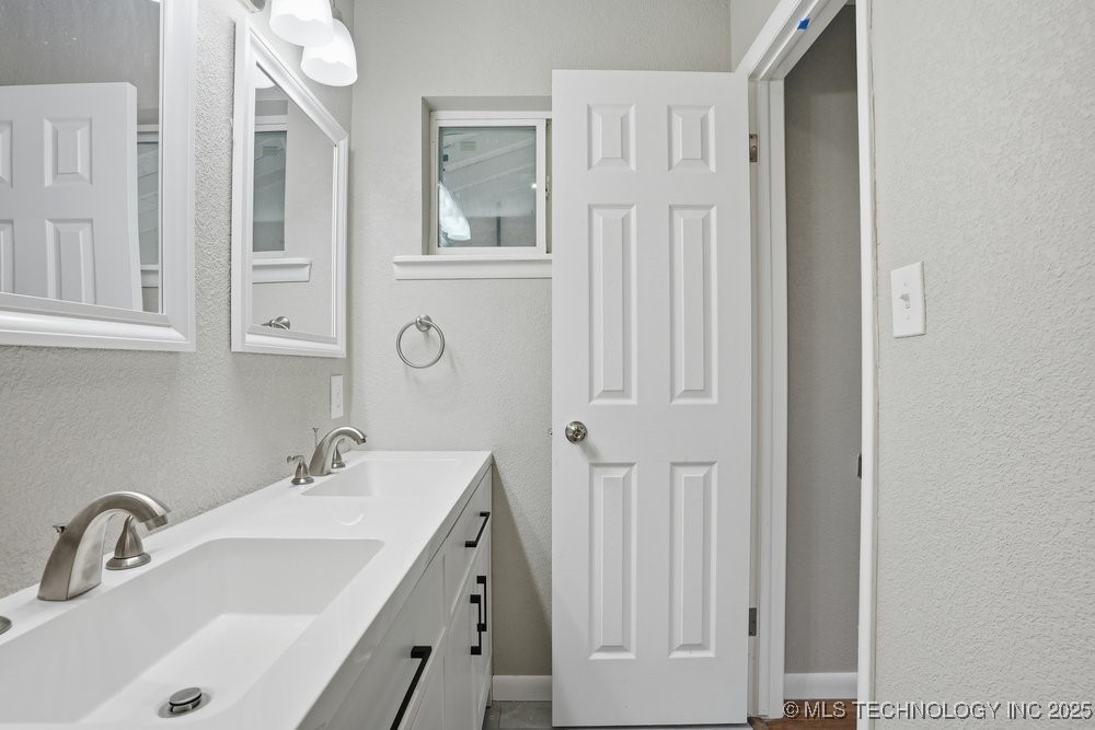 13111 E 76th Street Property Photo 35