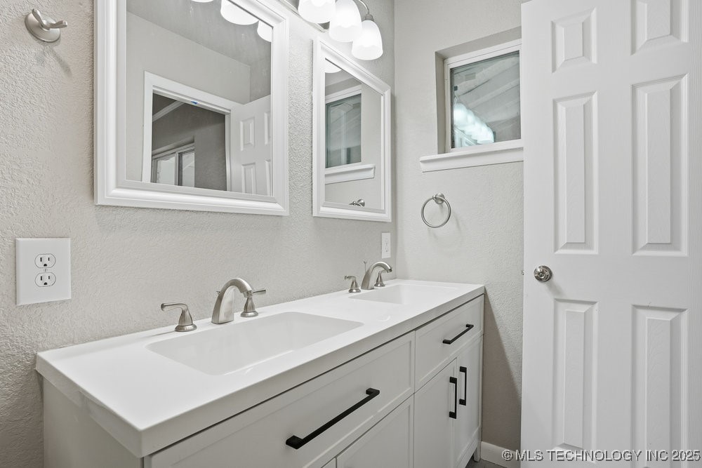 13111 E 76th Street Property Photo 38