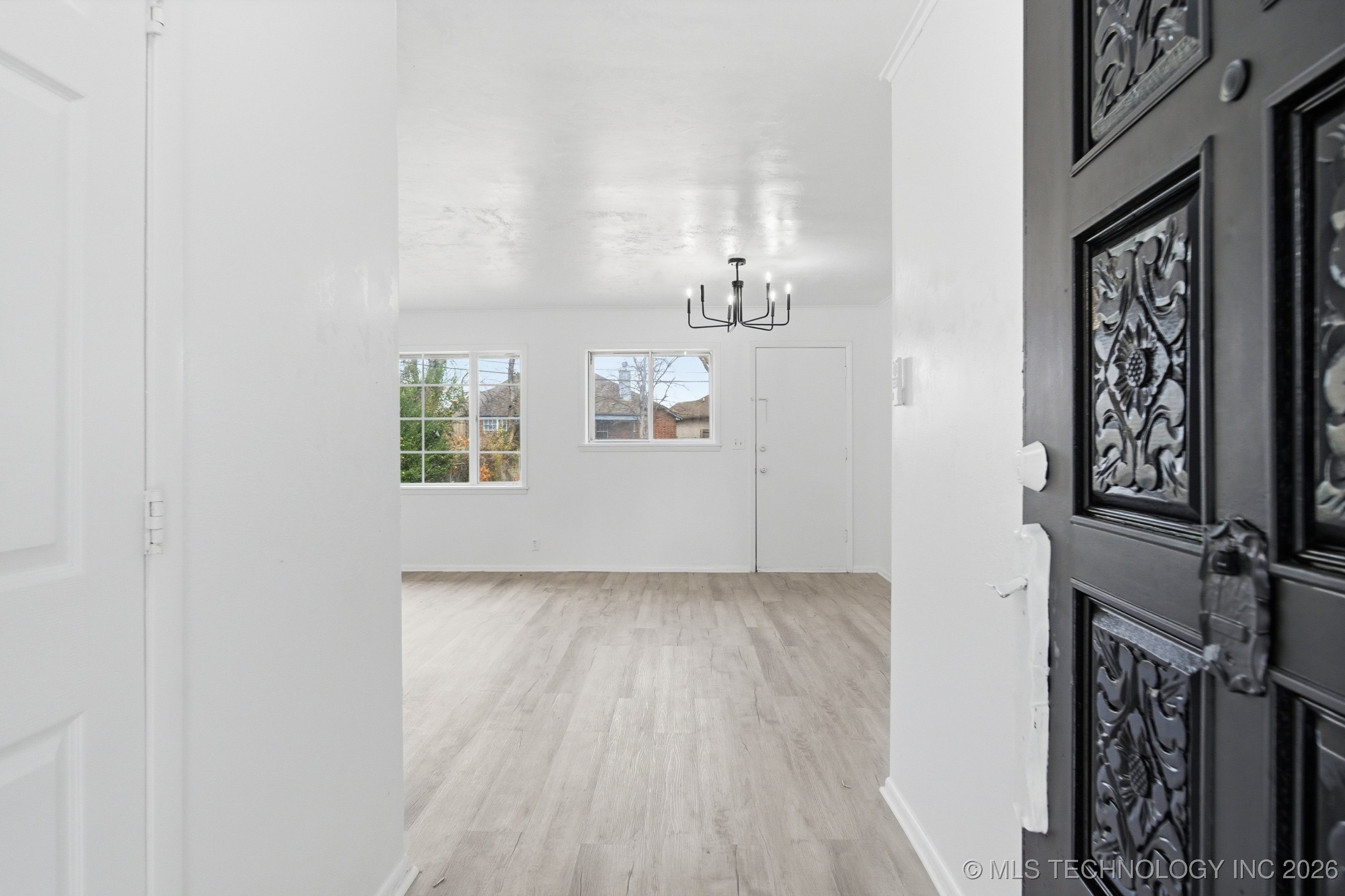 7925 E 27th Court Property Photo 5